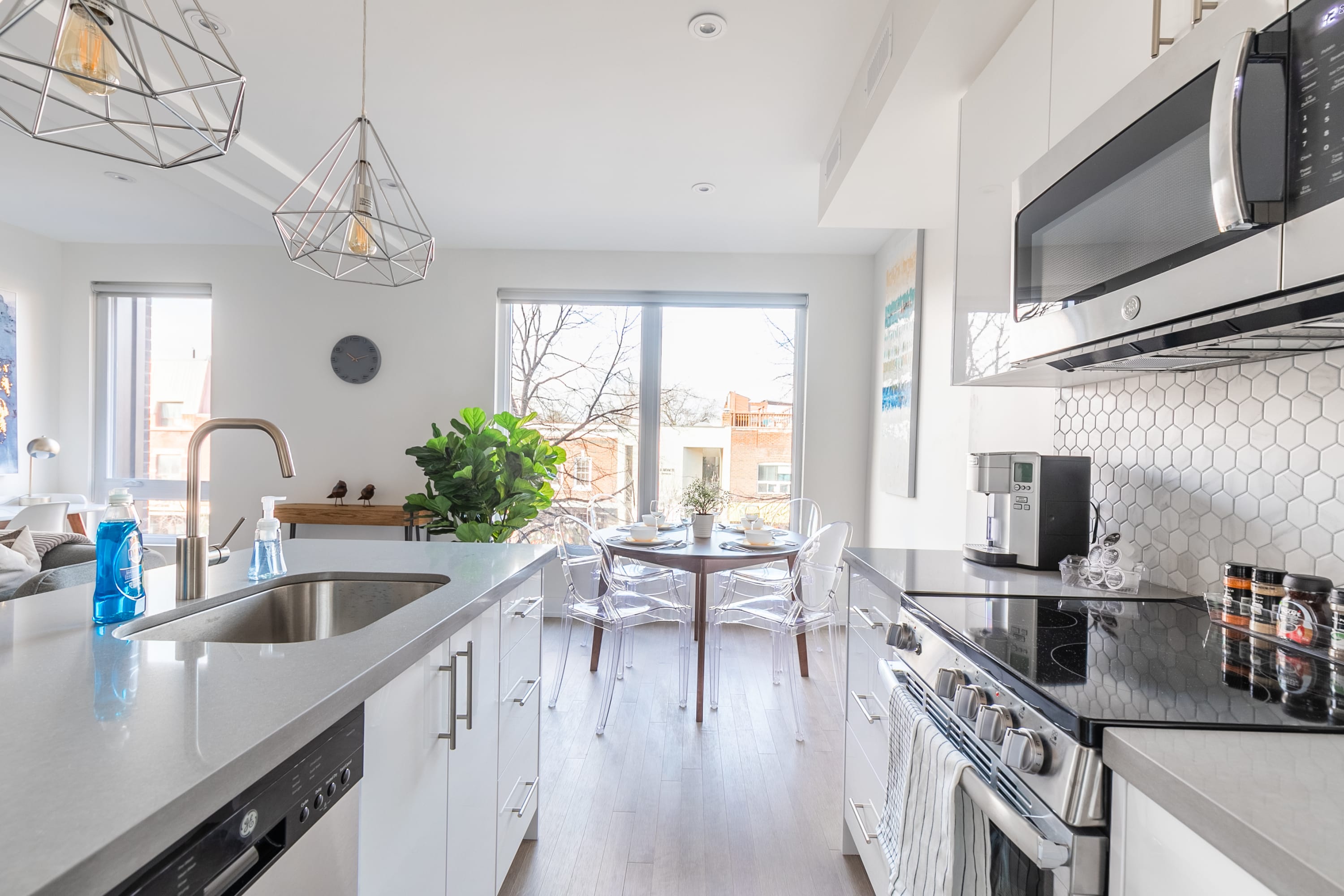 Upscale 3BR Condo Minutes From High Park | Photo 13