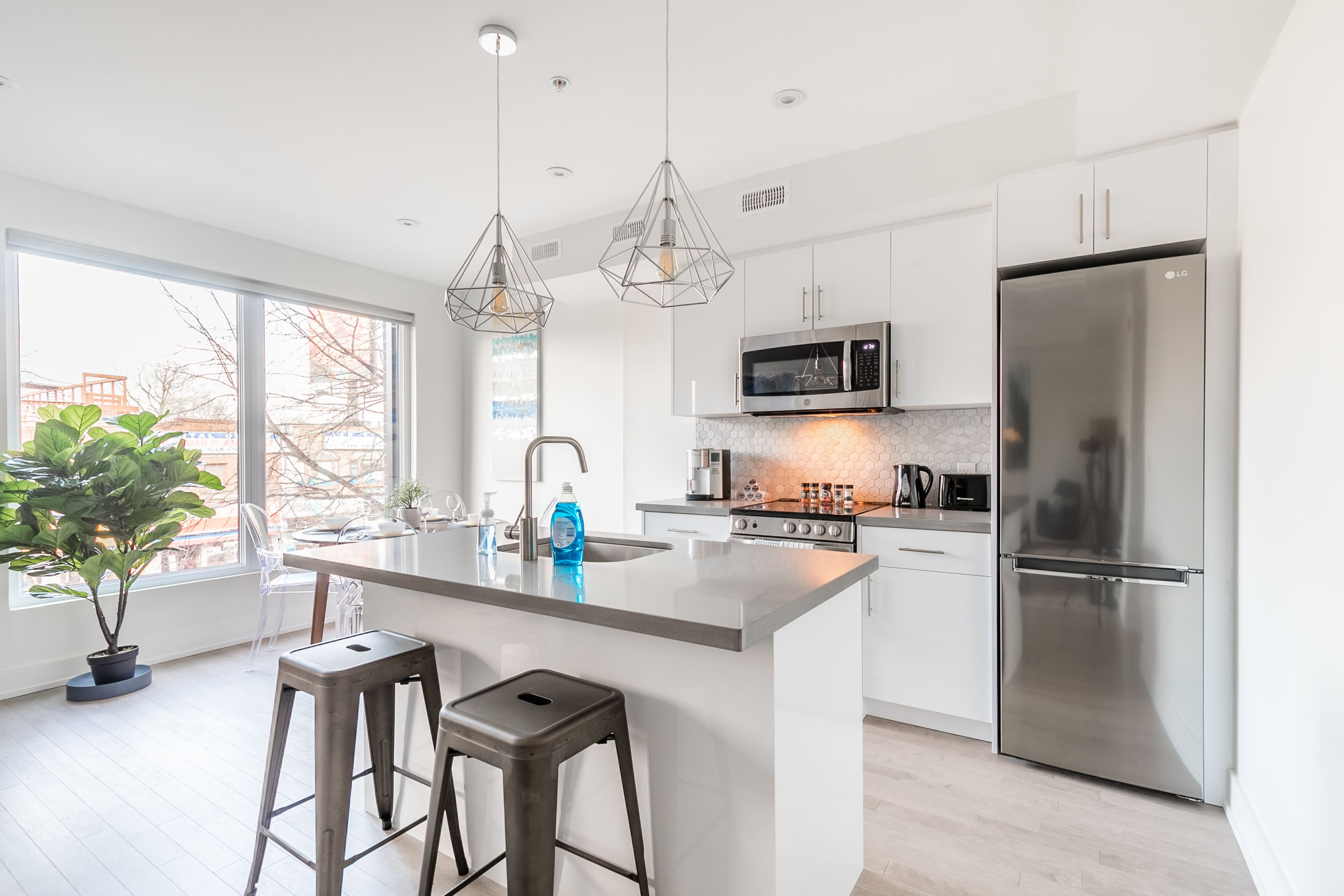 Upscale 3BR Condo Minutes From High Park | Photo 12