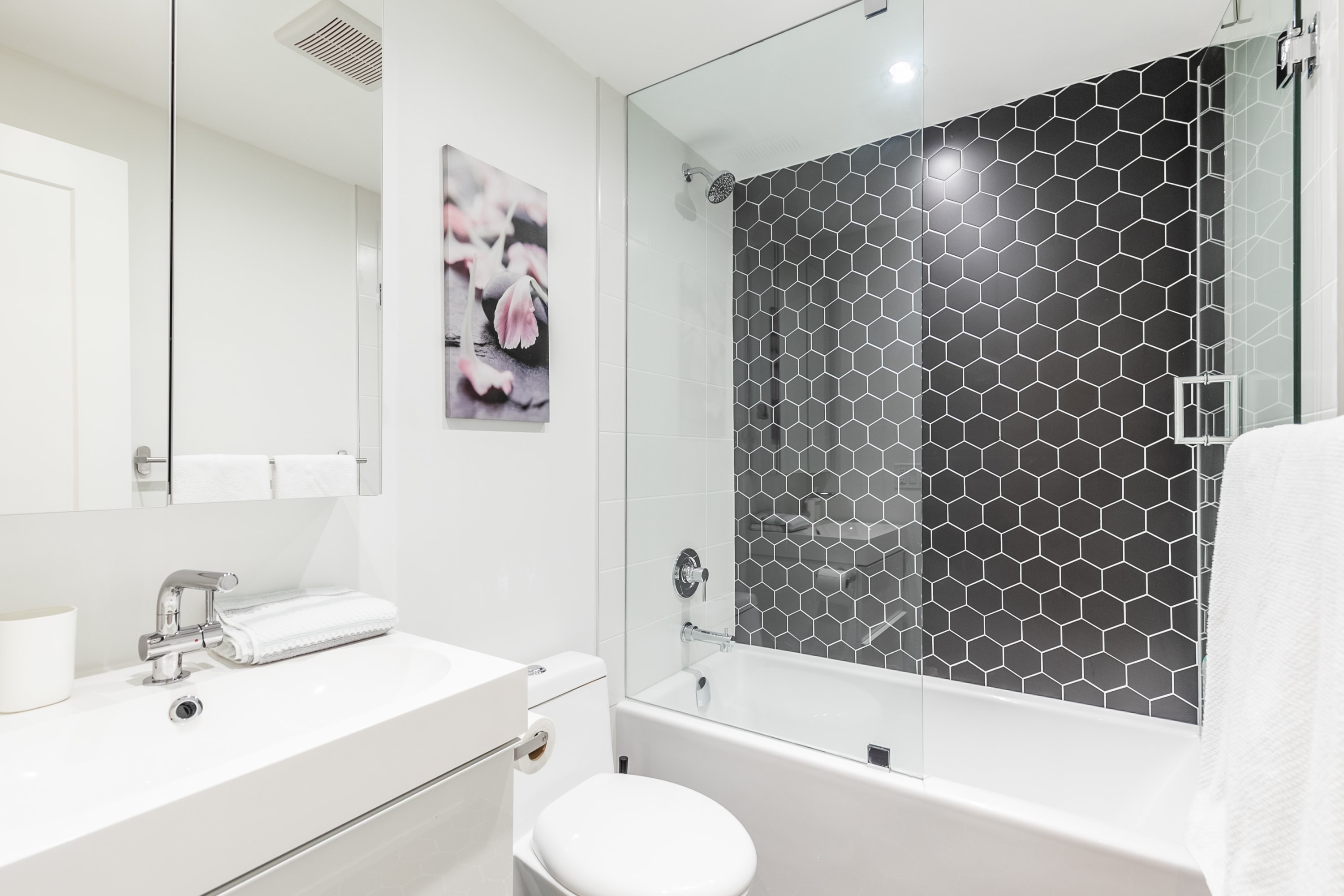 Upscale 3BR Condo Minutes From High Park | Photo 5