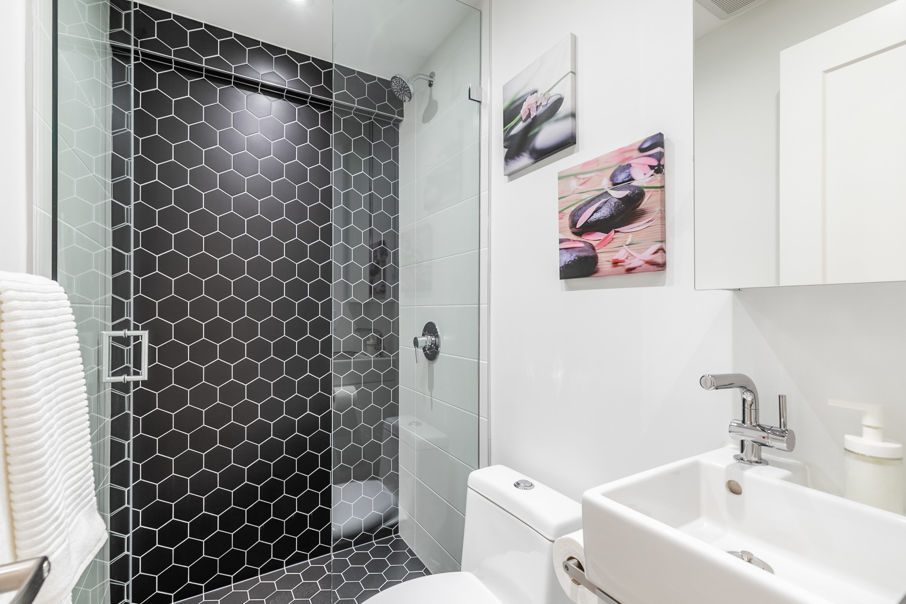 Upscale 3BR Condo Minutes From High Park | Photo 20