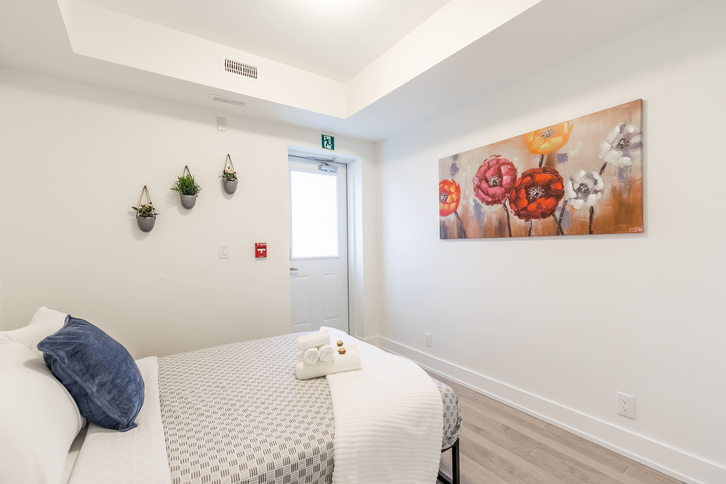 Upscale 3BR Condo Minutes From High Park | Photo 22