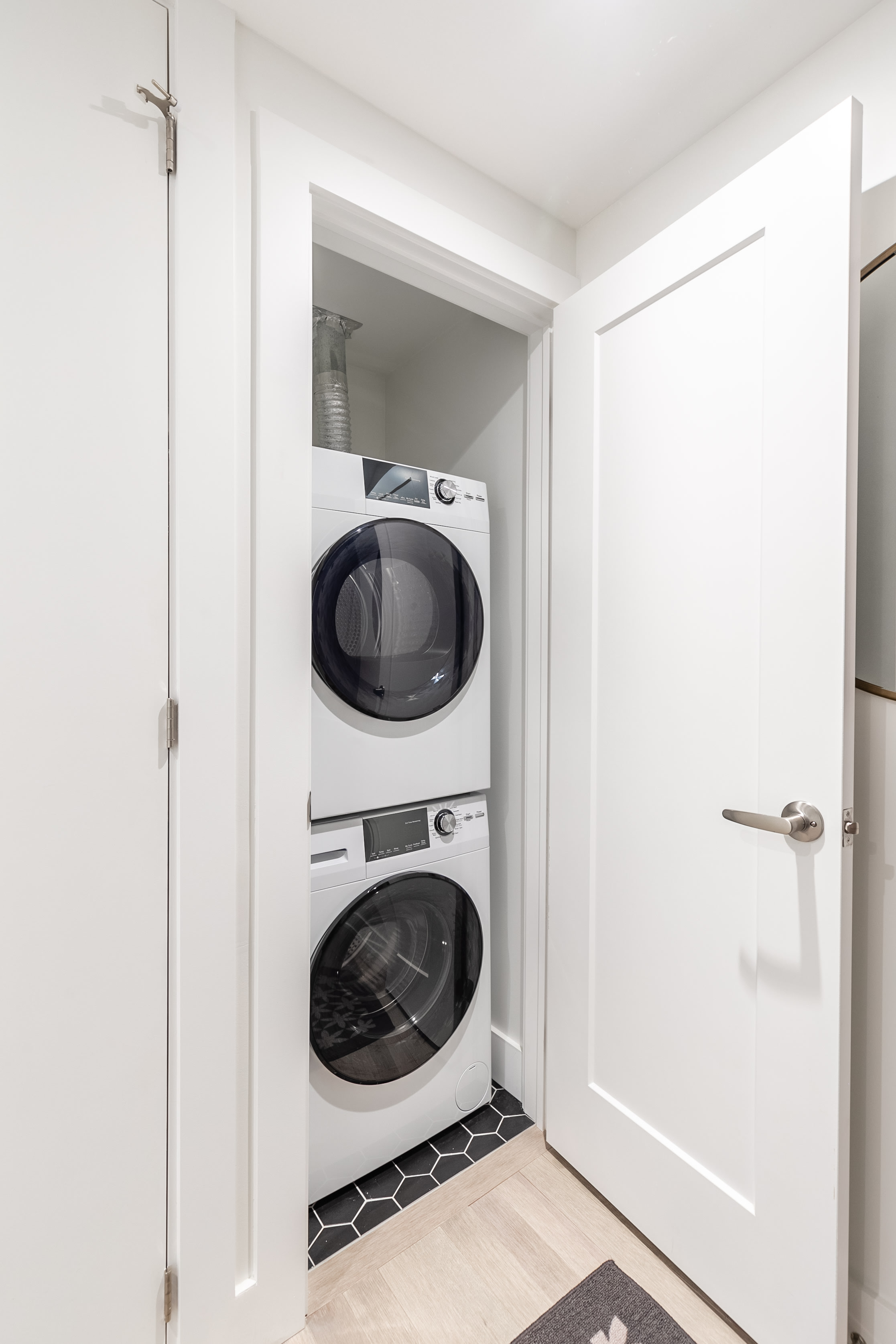 Upscale 3BR Condo Minutes From High Park | Photo 23