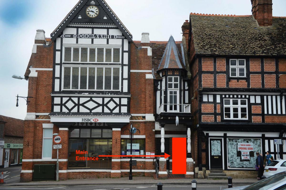 The Old Town Hall - Flat 1 in Market Place 39-40 OX12 8AW - Property image 10 - VivreStays