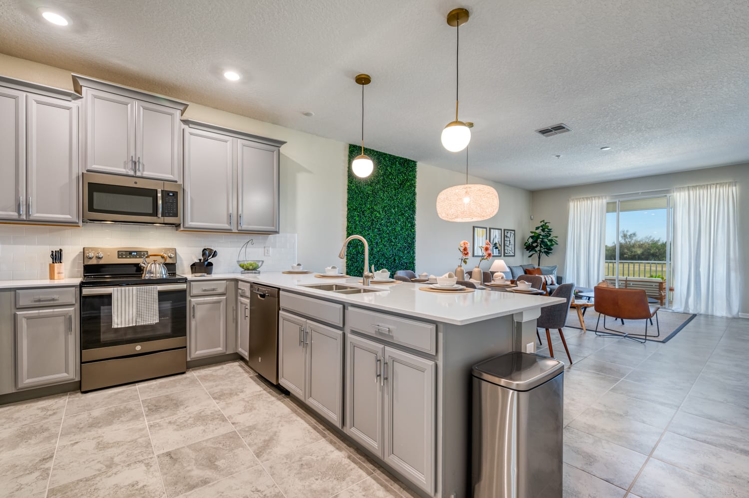 Chic and spacious Condo near Disney | Photo 2