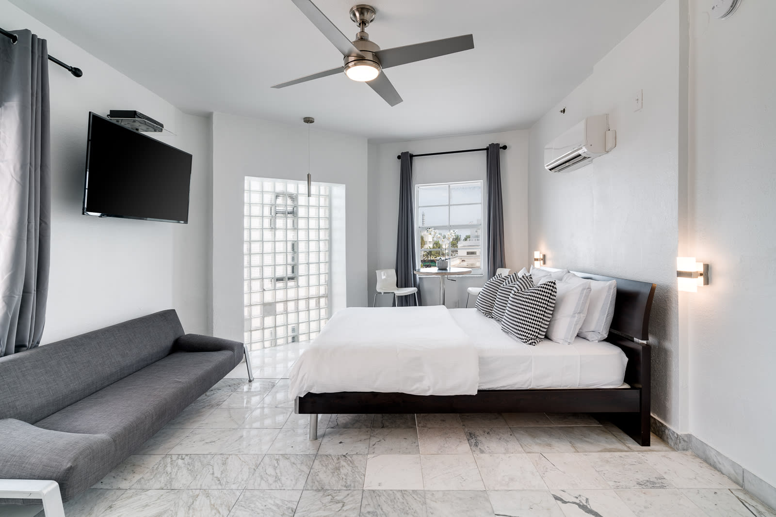 Best Location SOBE Top Floor 2 min to beach & fun — Miami Beach, FL — vacation rental