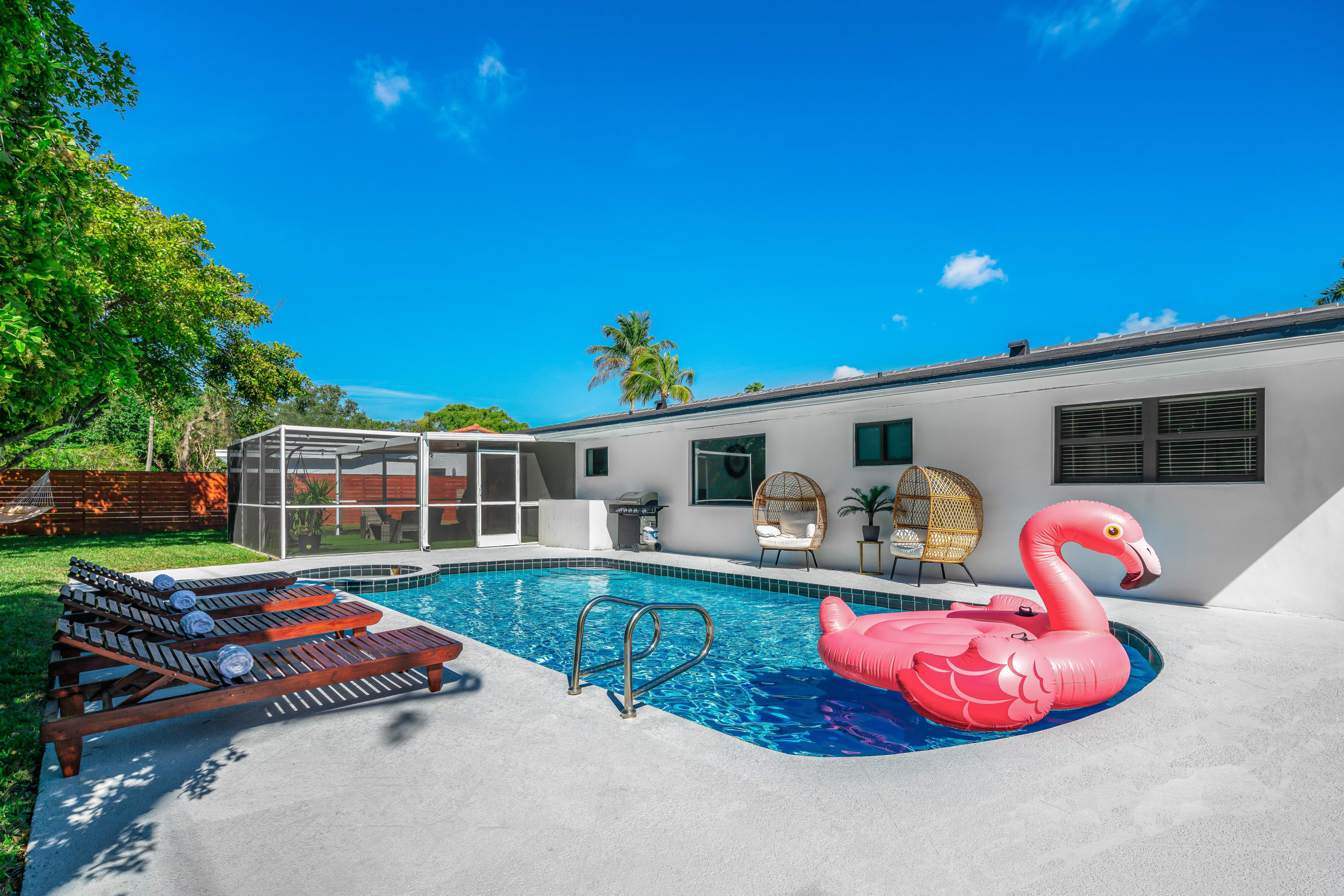 Luxury Casa Bella Escape in 💜 of Miami Near the 🏝 - Photo 1