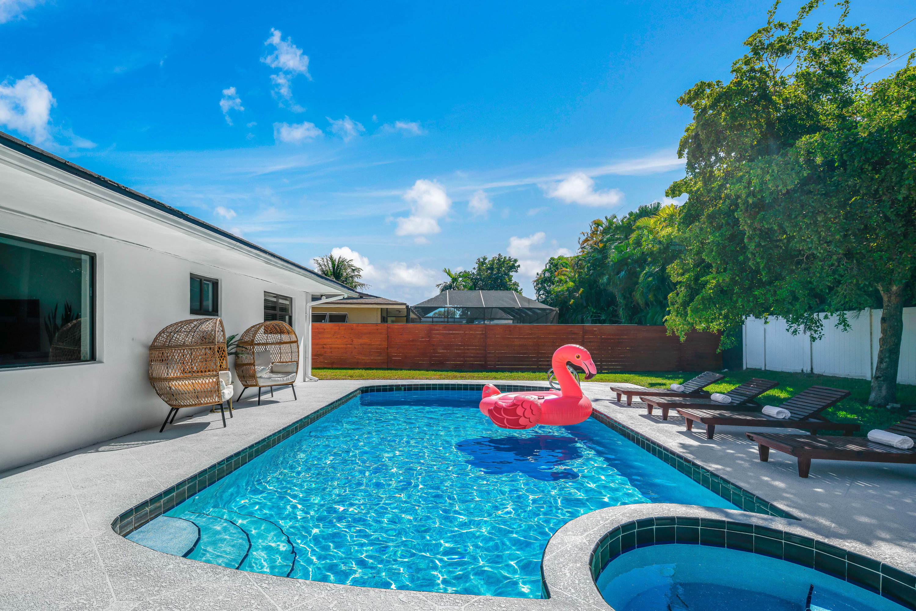 Luxury Casa Bella Escape in 💜 of Miami Near the 🏝 - Photo 3