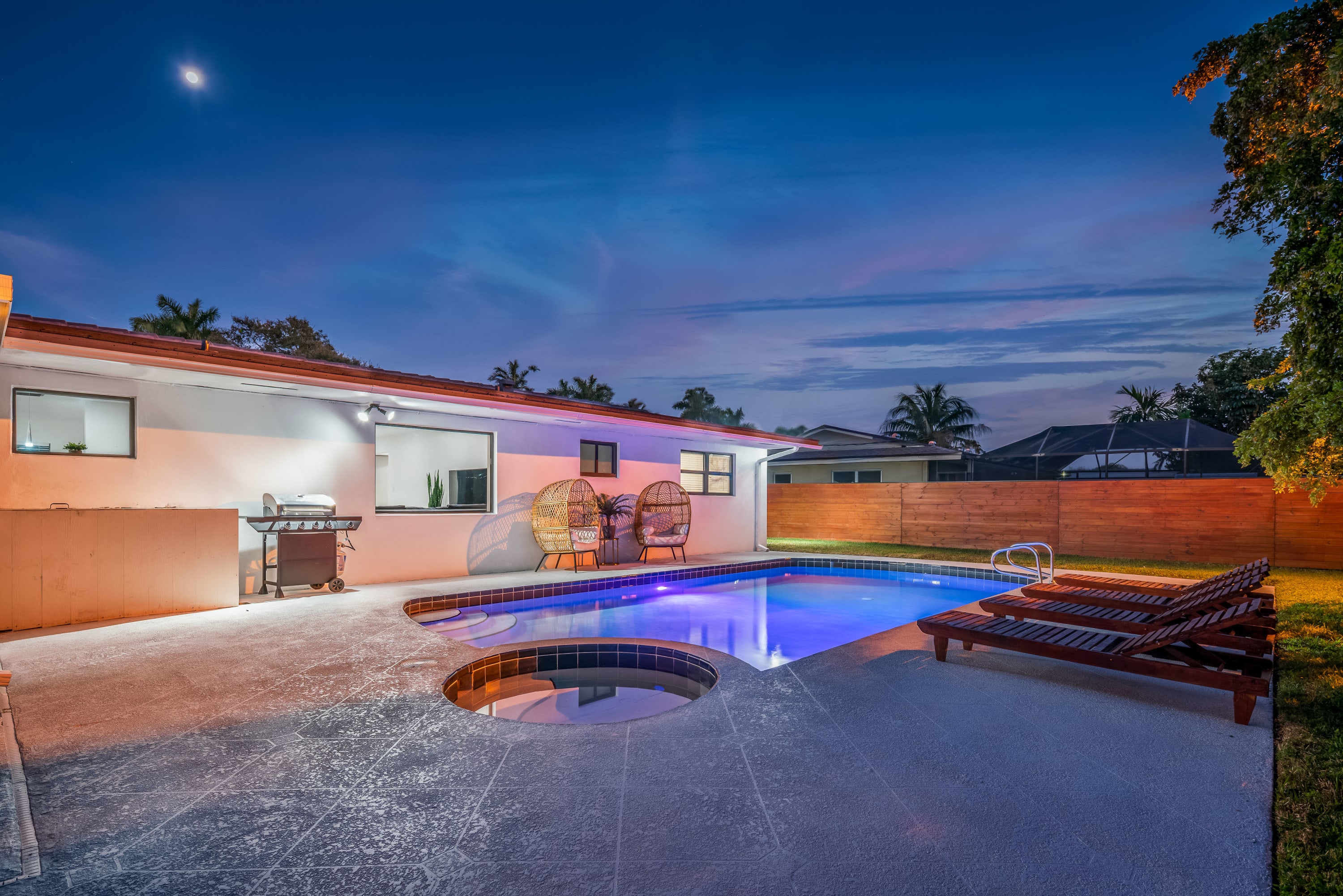 Luxury Casa Bella Escape in 💜 of Miami Near the 🏝 - Photo 2