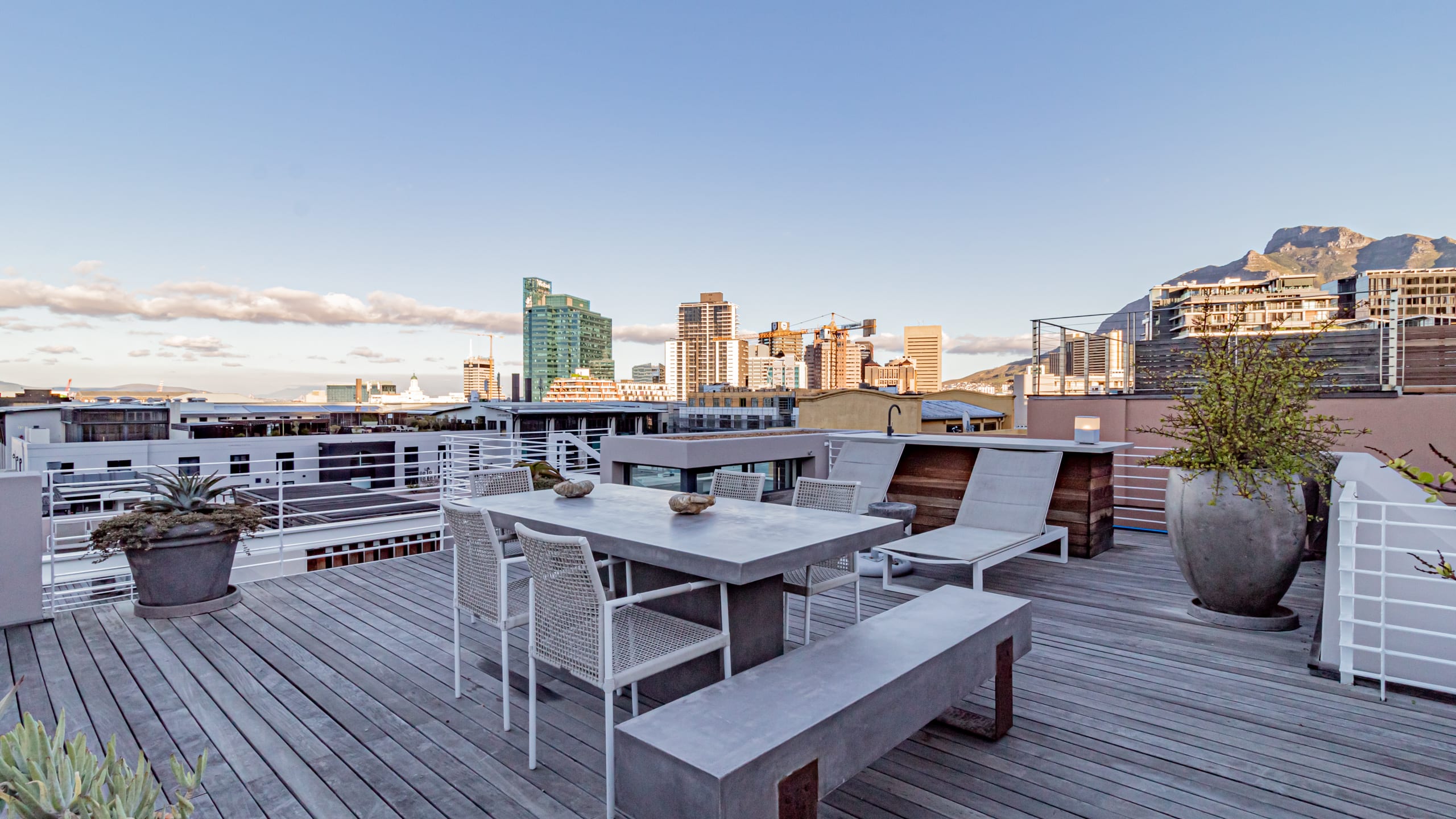 Stylish Apartment with Rooftop Deck and Pool 53 Napier 7