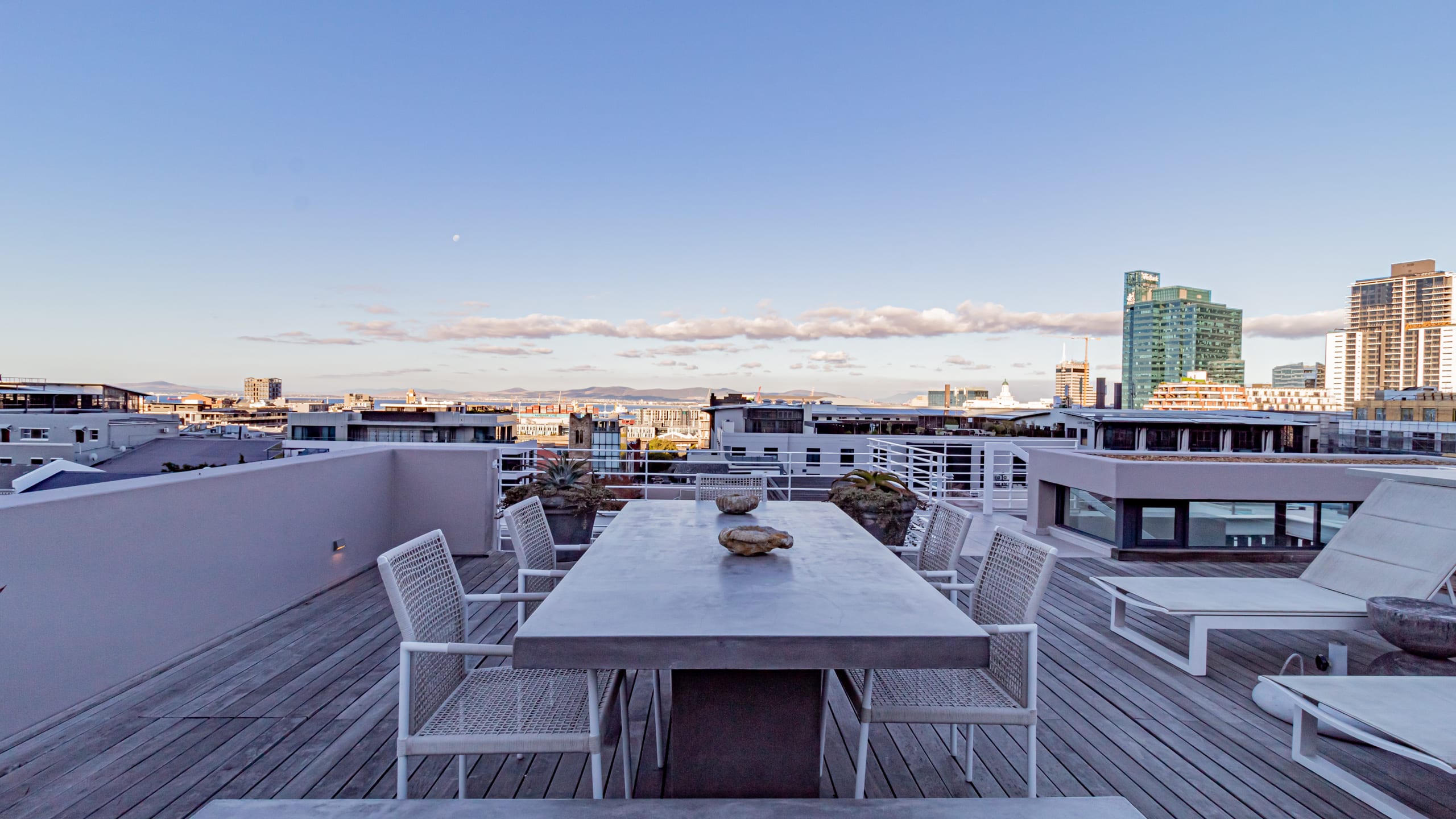 Stylish Apartment with Rooftop Deck and Pool 53 Napier 8