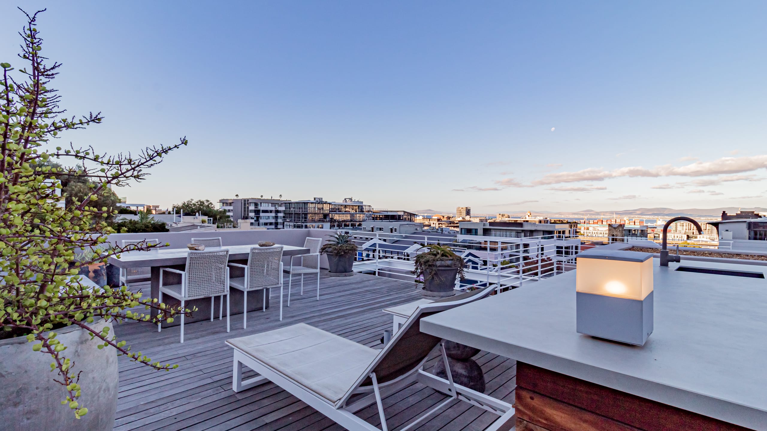 Stylish Apartment with Rooftop Deck and Pool 53 Napier 9