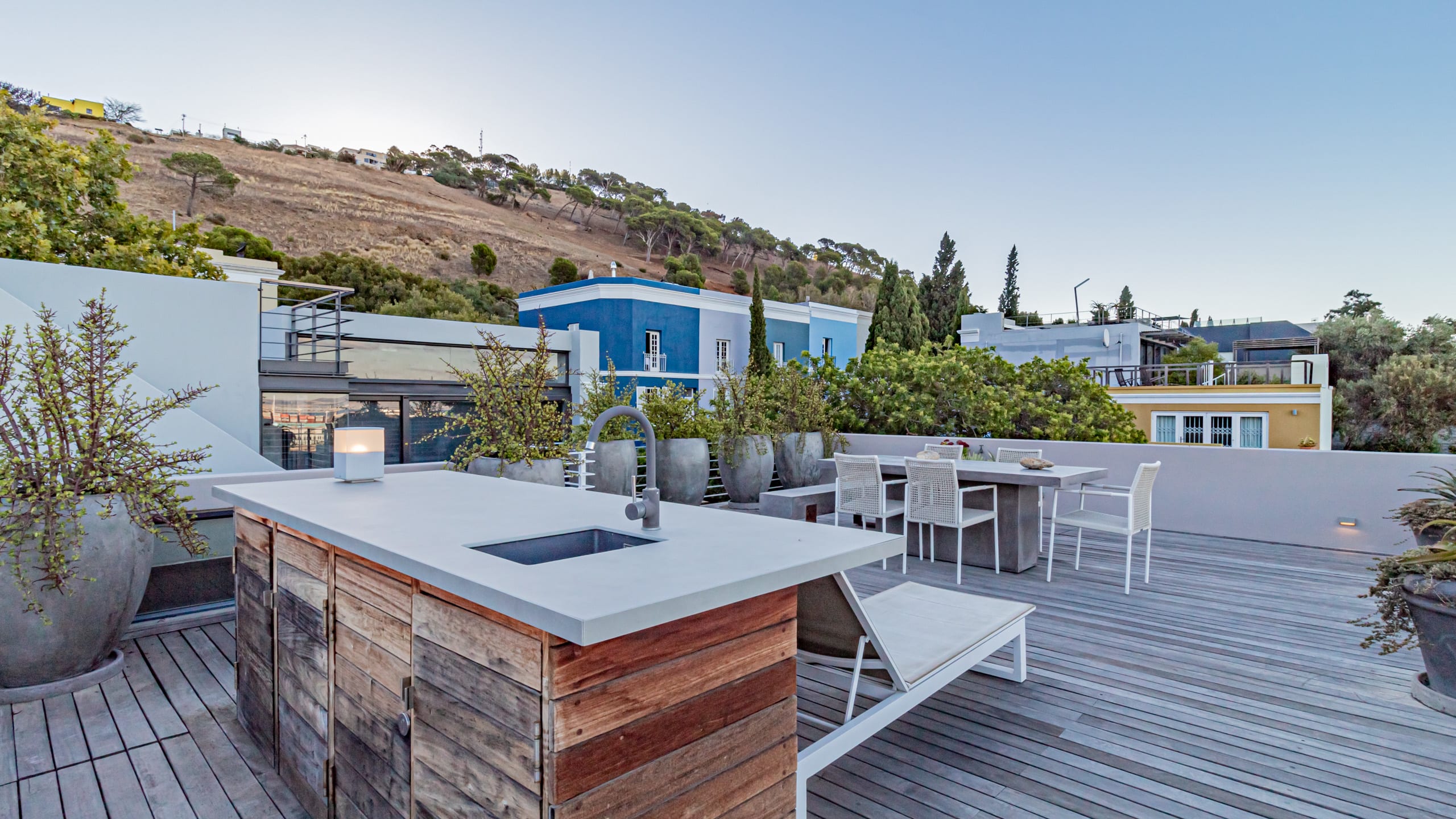 Stylish Apartment with Rooftop Deck and Pool 53 Napier 10