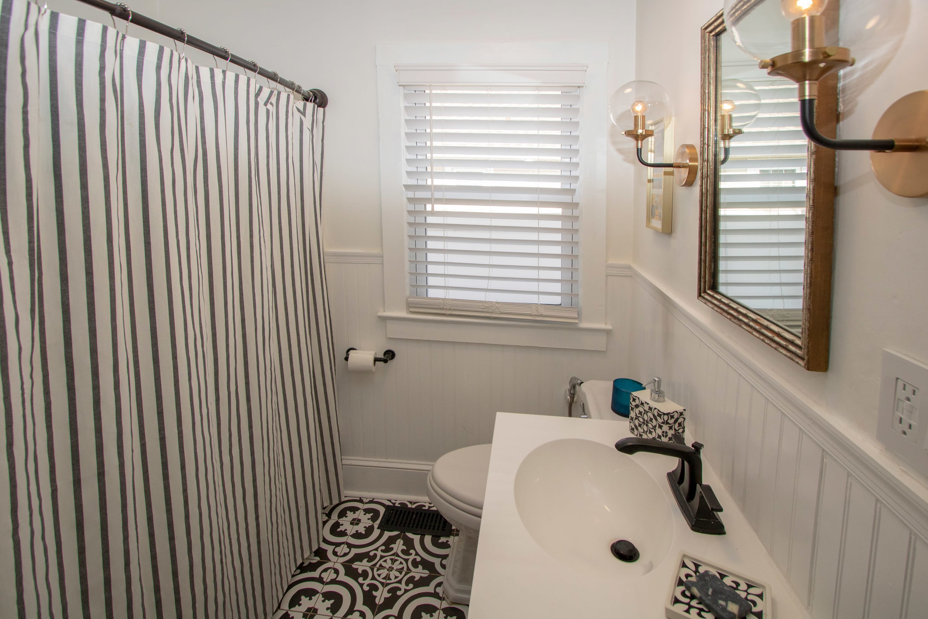 Heated Pool, Hot Tub, Deck & LINENS/TOWELS too! - Picture 17