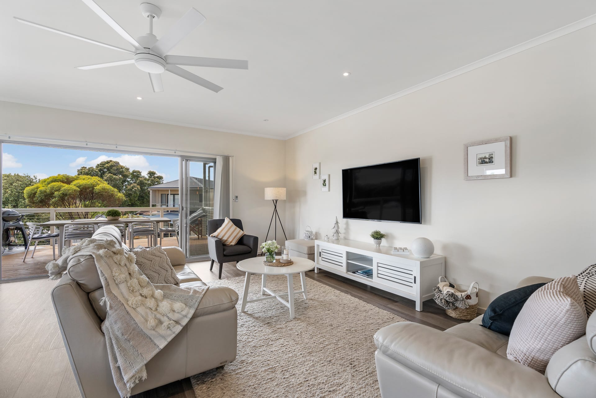 Seabreeze - 8A Charles - Luxury - Wi-Fi -Family — Port Elliot, South Australia — vacation rental