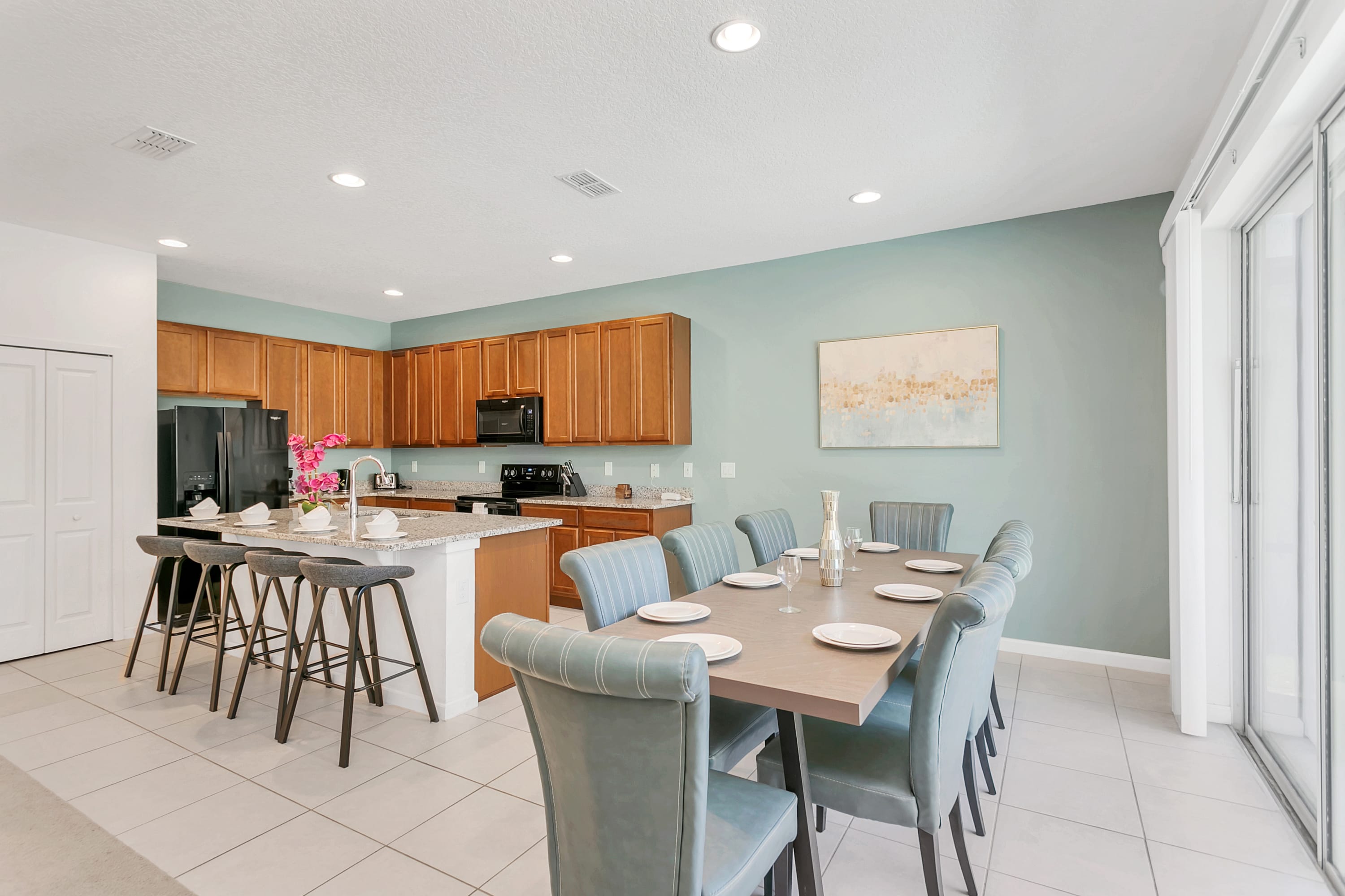 Plenty of Dining Space and Fully Equipped Chef's Kitchen