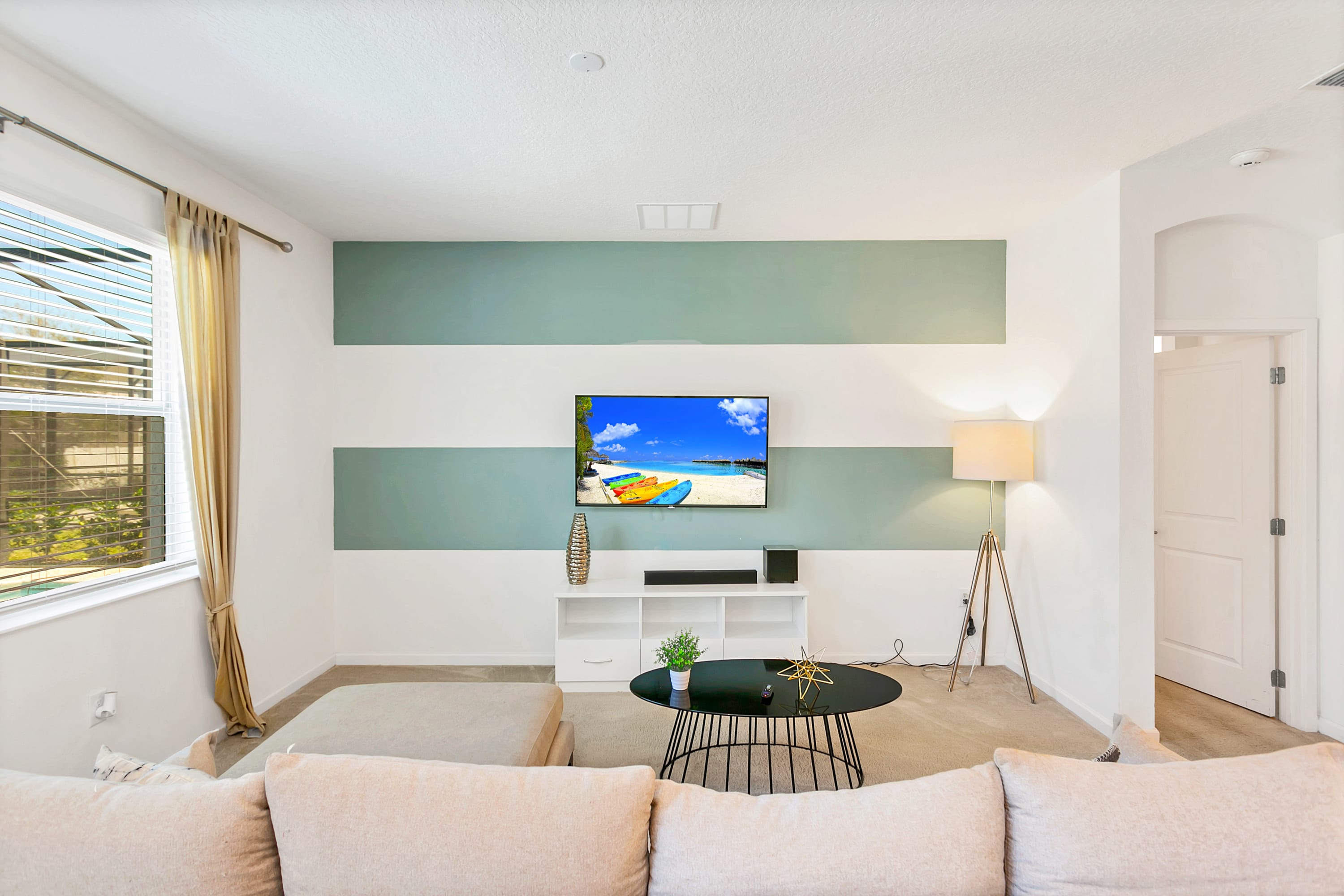 Smart TV with High Speed WiFi Connection