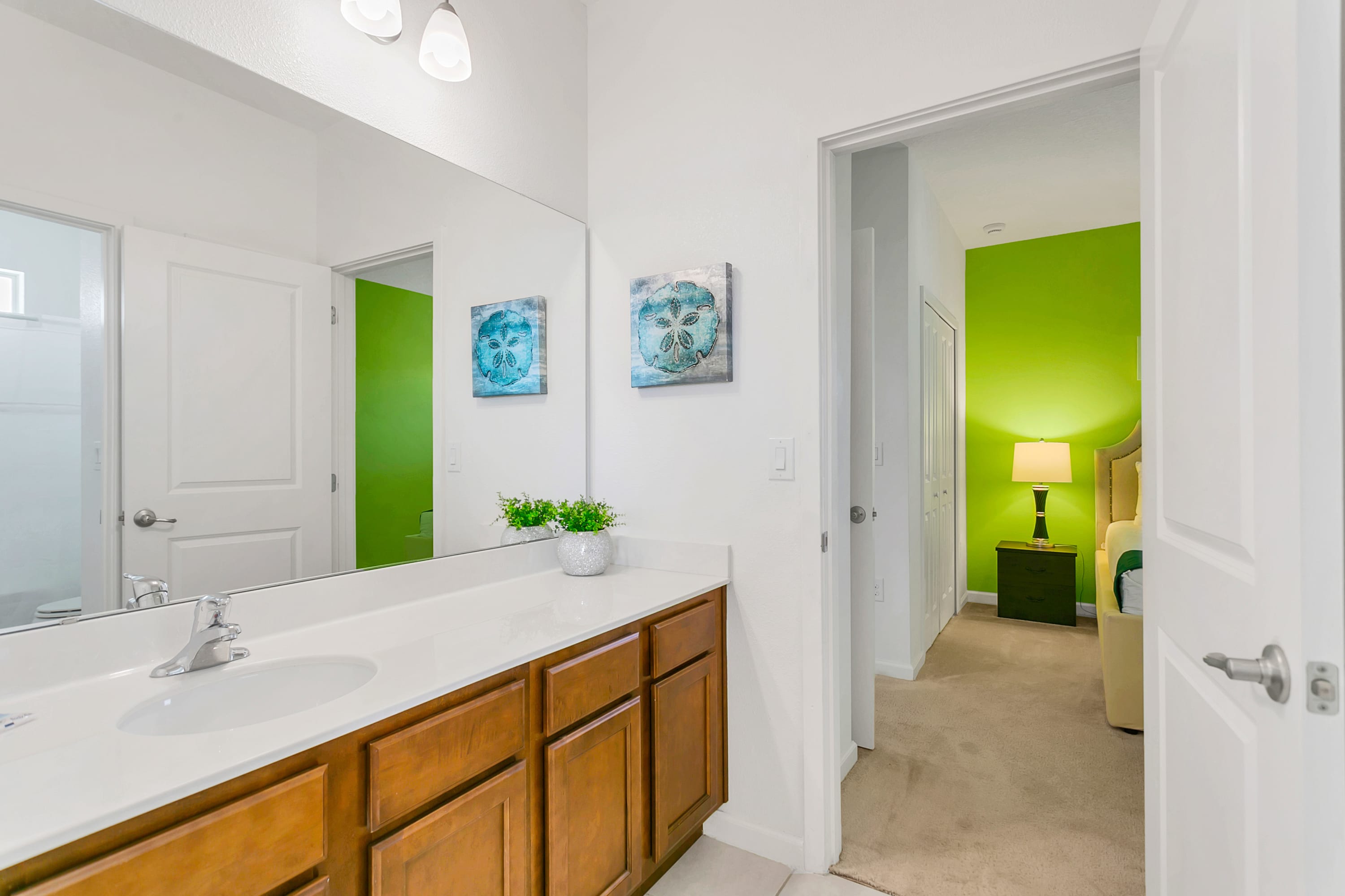 Queen Bedroom Ensuite Bathroom