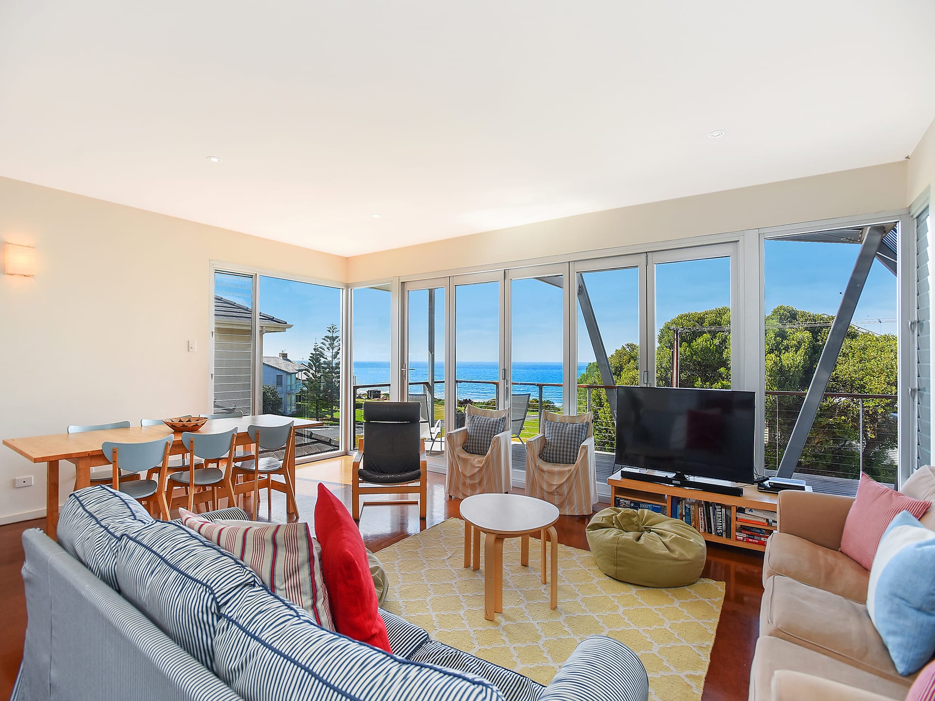 118 Seagull Ave - Large family home, with open plan living and sea views — Hayborough, South Australia — vacation rental