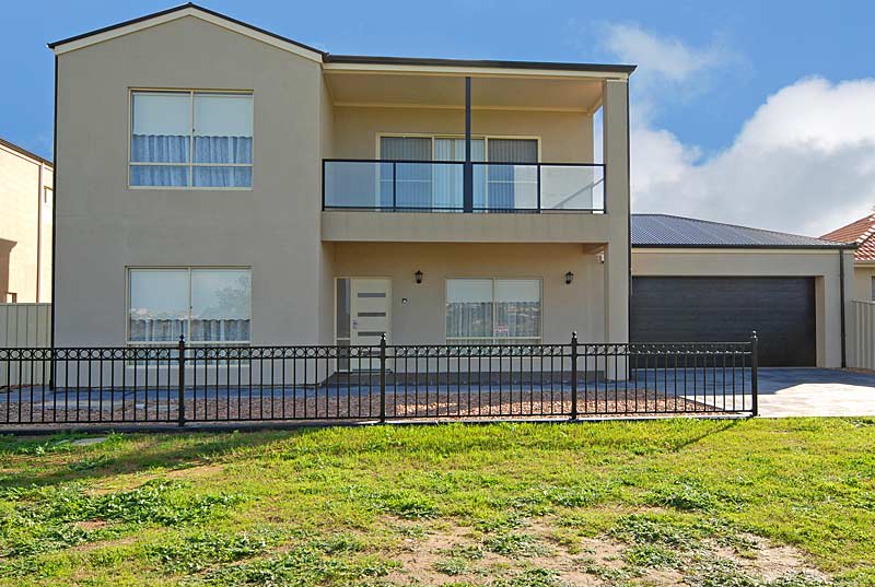 12A Billabong Rd - Contemporary holiday living opposite the golf course — Goolwa South, South Australia — vacation rental