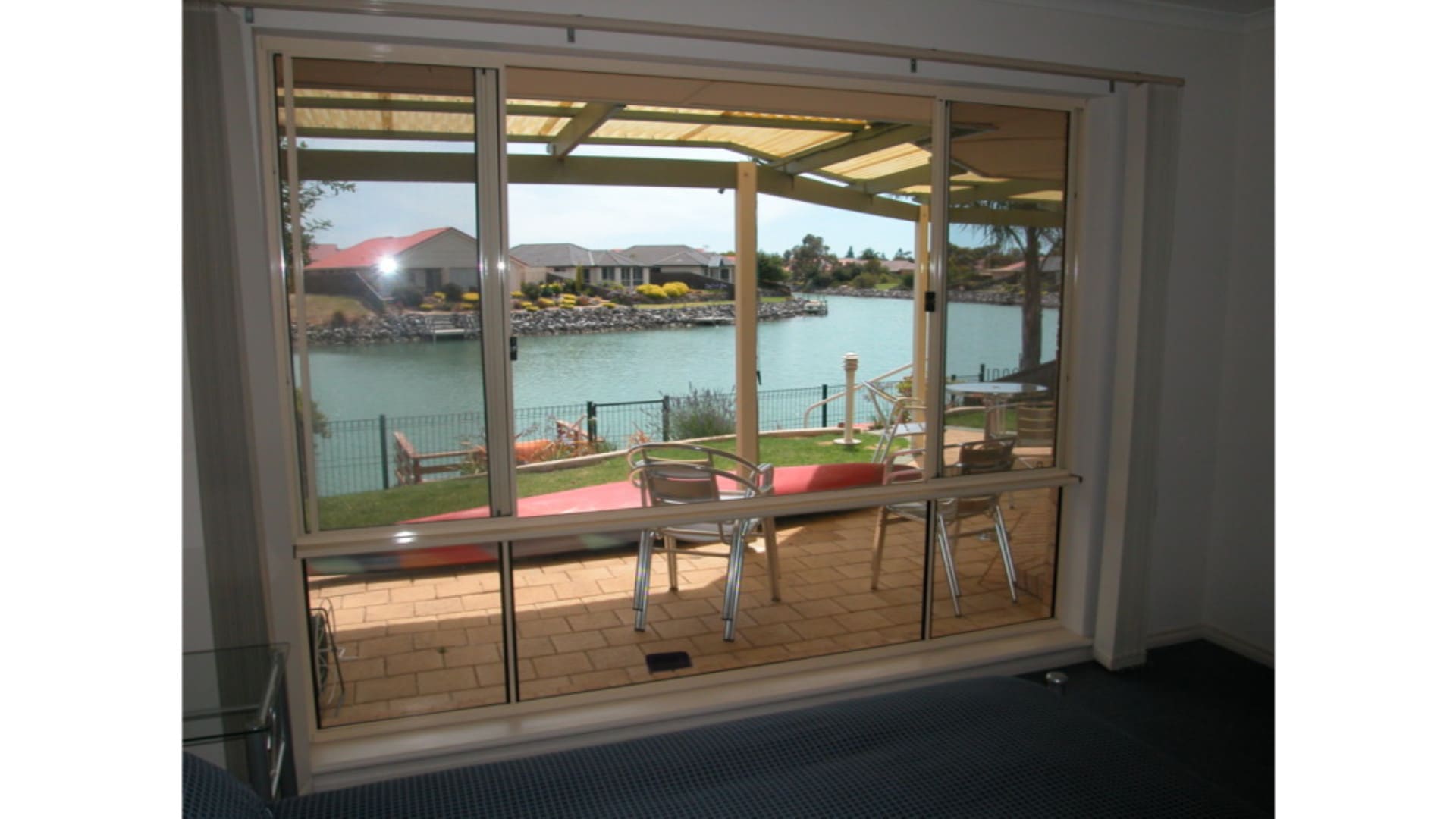 16 Islander Dr - Comfortable Lakefront Home with Private Pontoon — Encounter Bay, South Australia — vacation rental