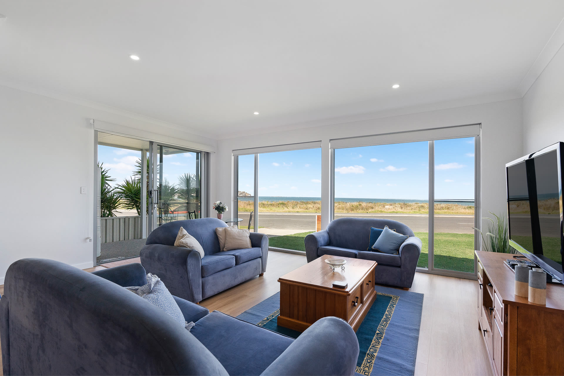 52 Esplanade - Seafront House in Central Location - **Ground Floor Only** — Victor Harbor, South Australia — vacation rental