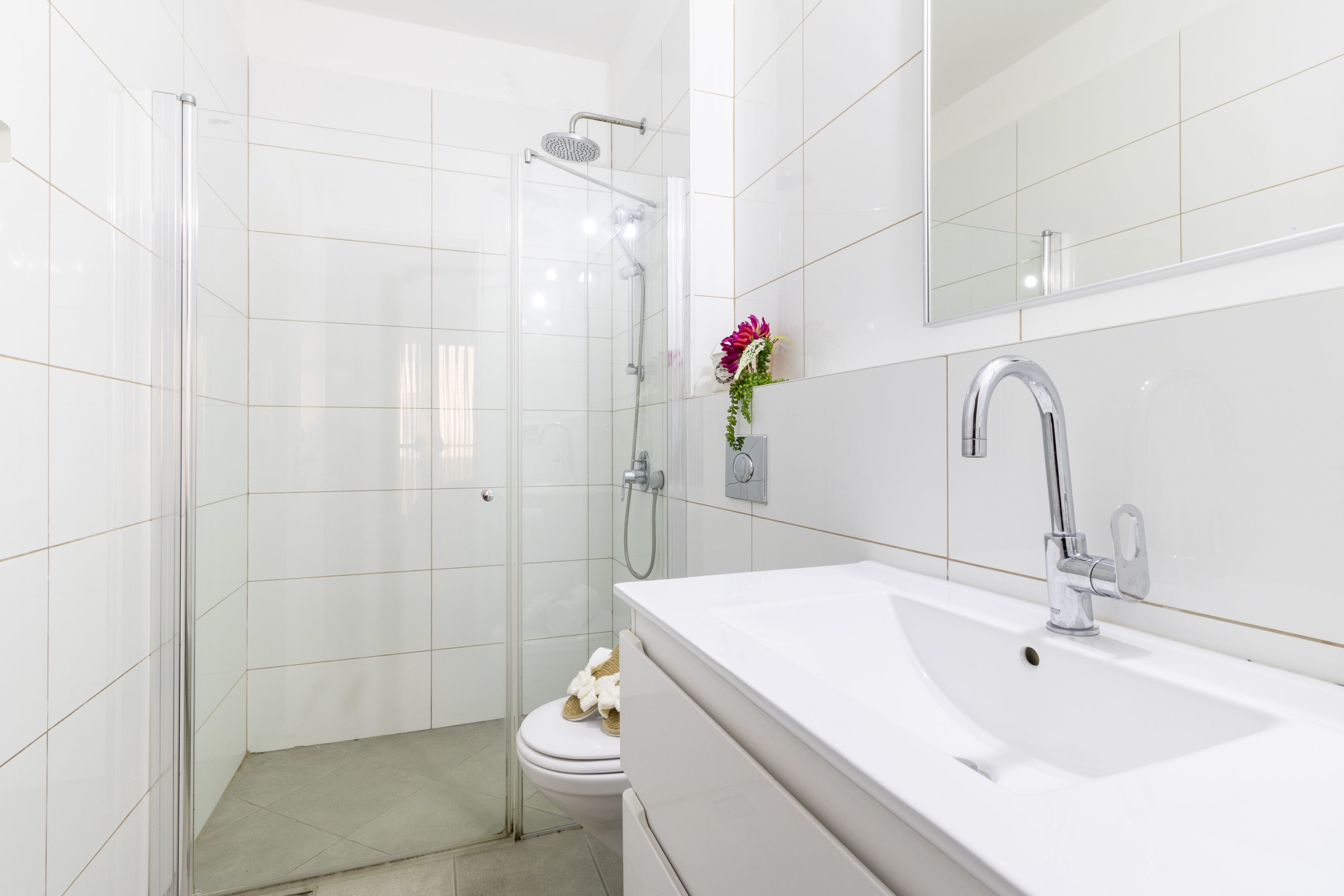 Stunning 2 bdm apt, Haneviim Court photo 38