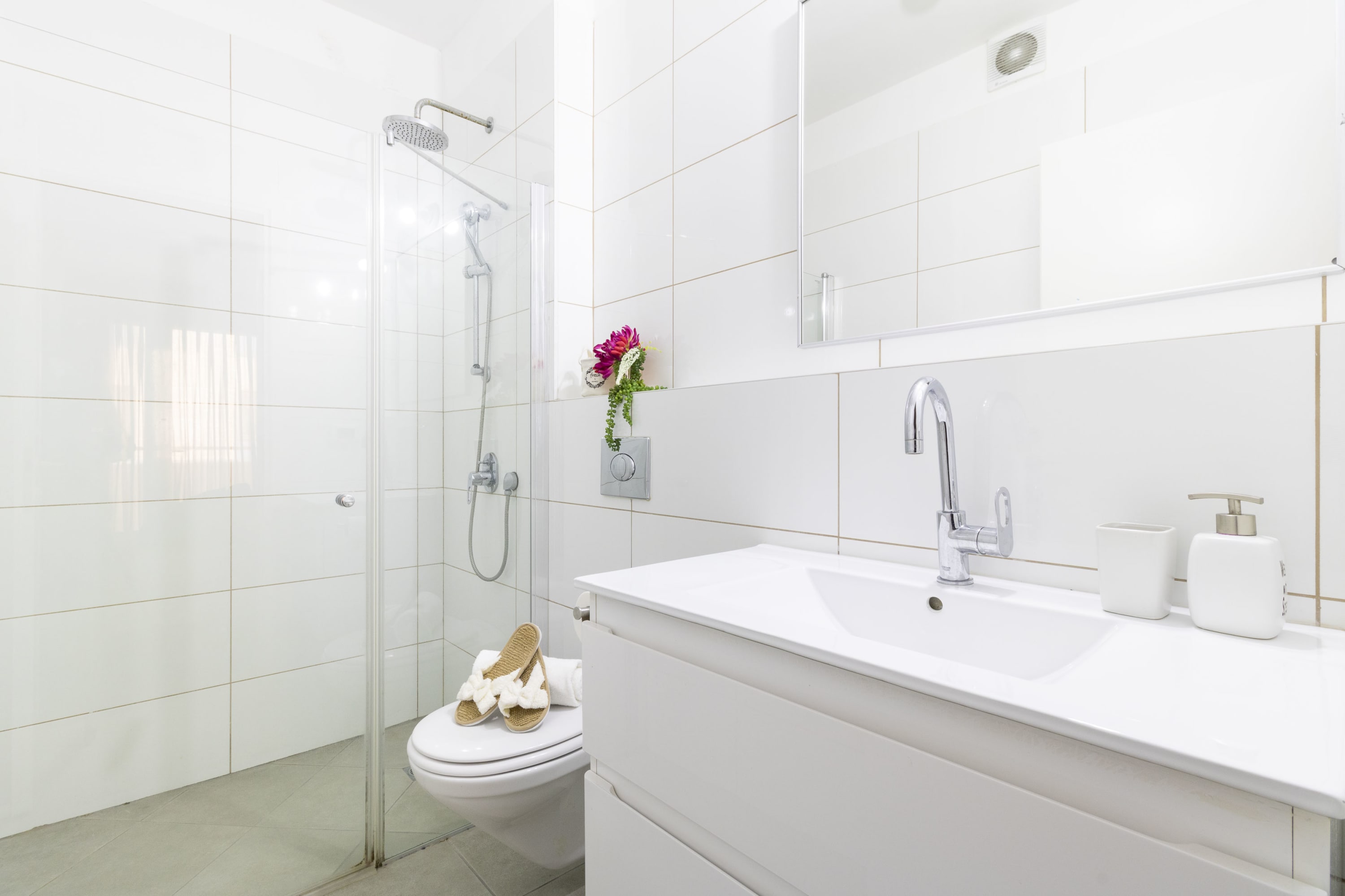 Stunning 2 bdm apt, Haneviim Court photo 41
