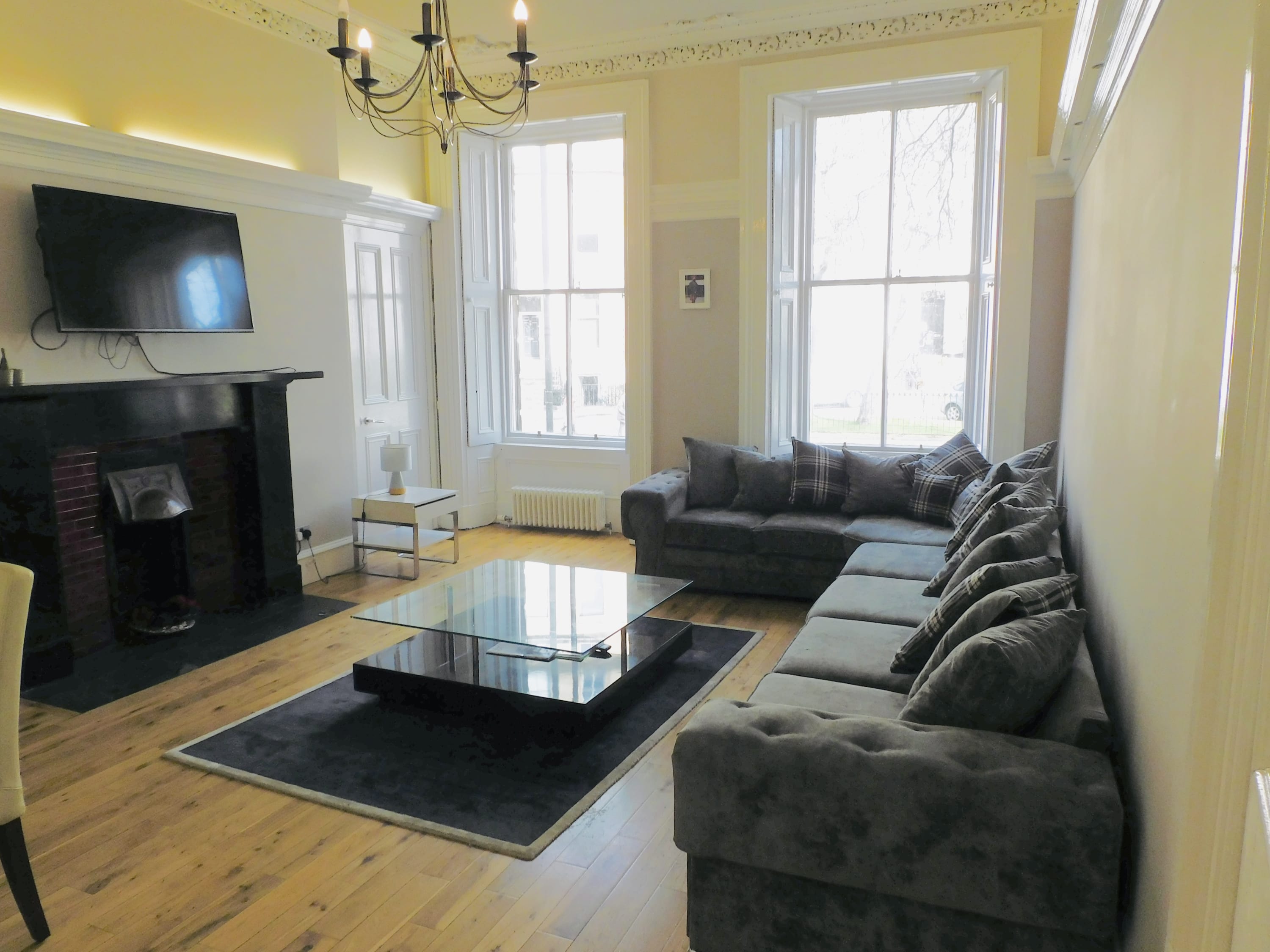 Stunning, spacious 3 bedroom flat in the Heart of Finnieston, private...