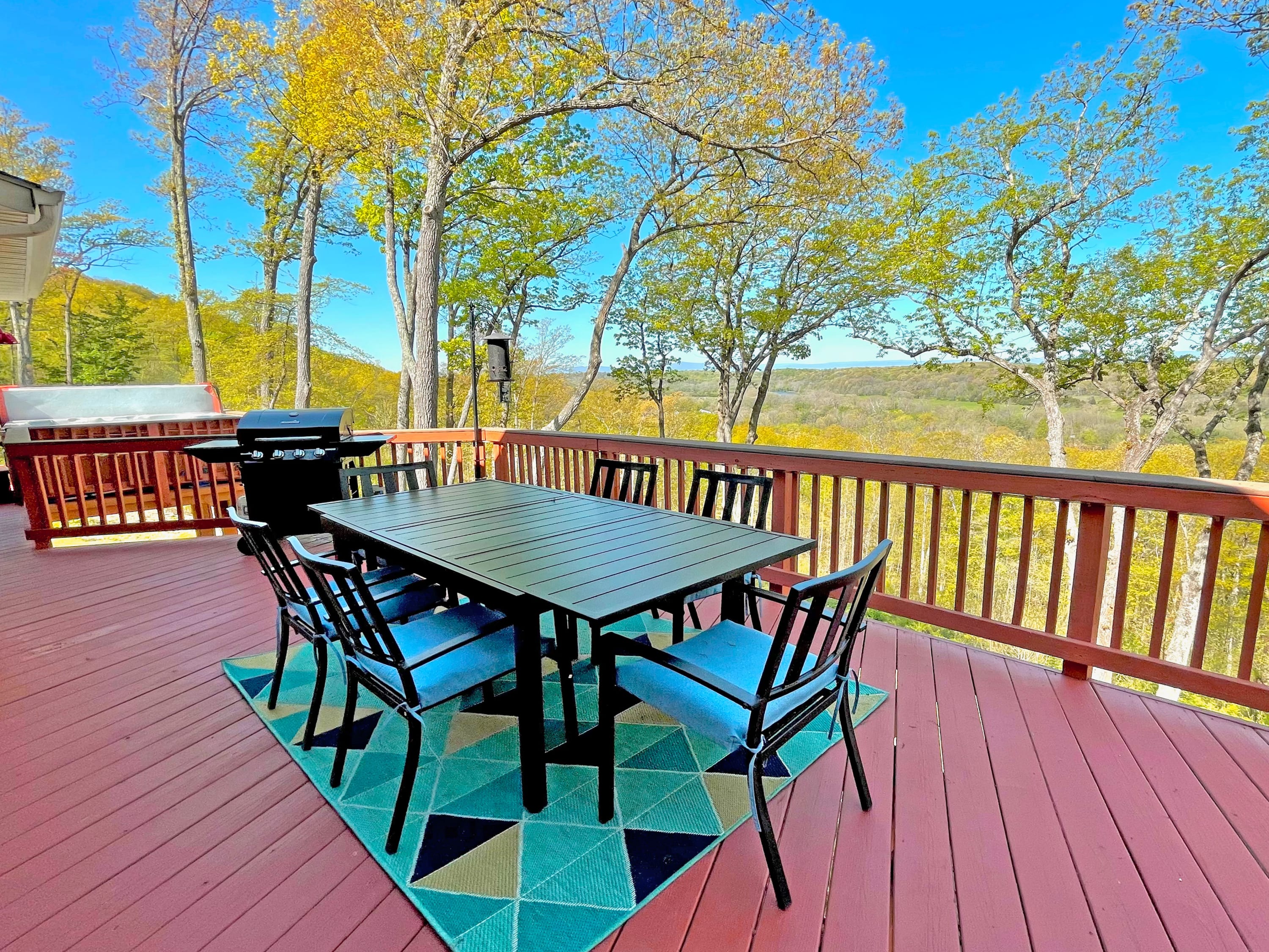 Hot tub w/ Sunset Views! Secluded mountain chalet - Picture 31