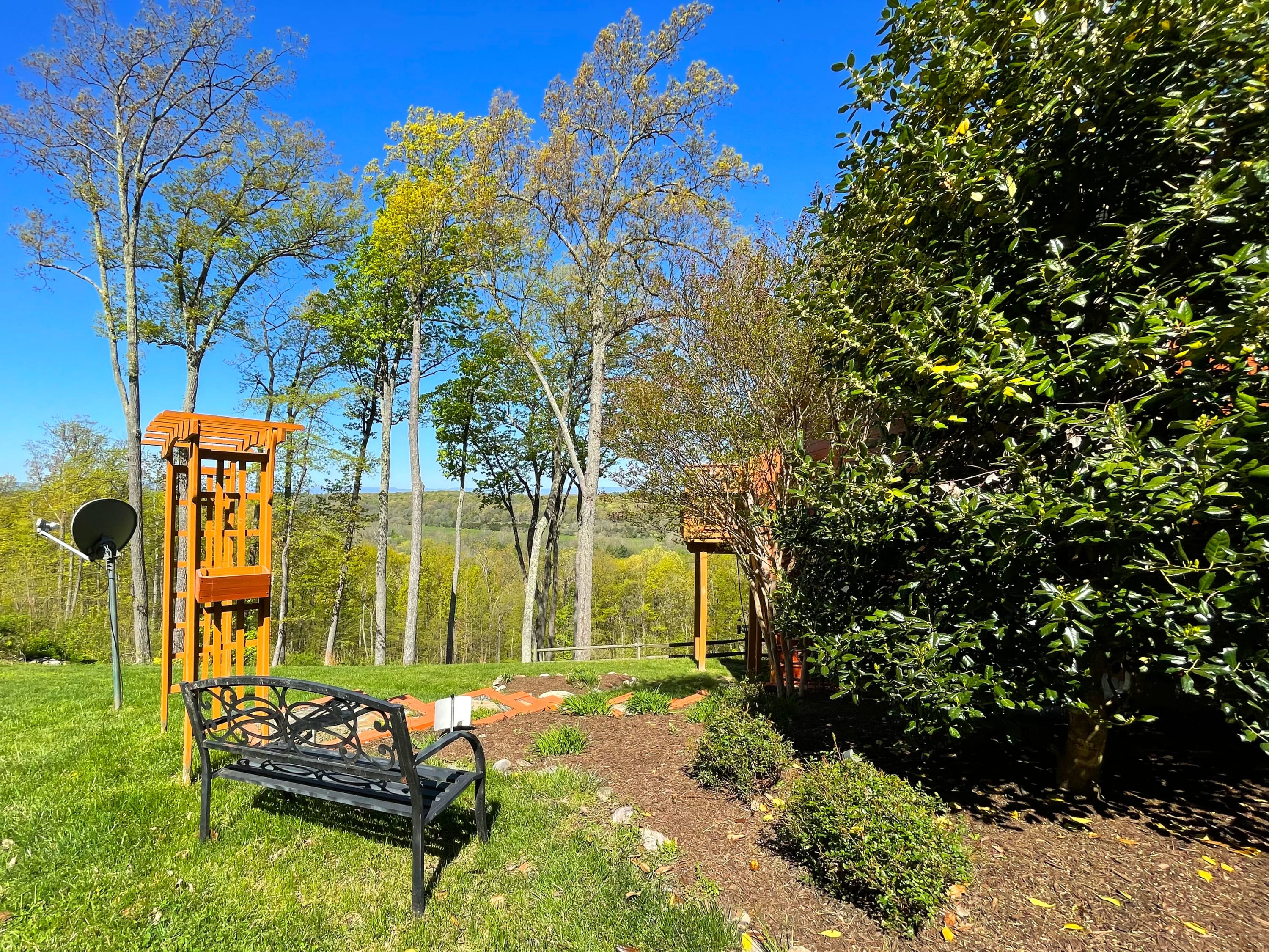 Hot tub w/ Sunset Views! Secluded mountain chalet - Picture 50