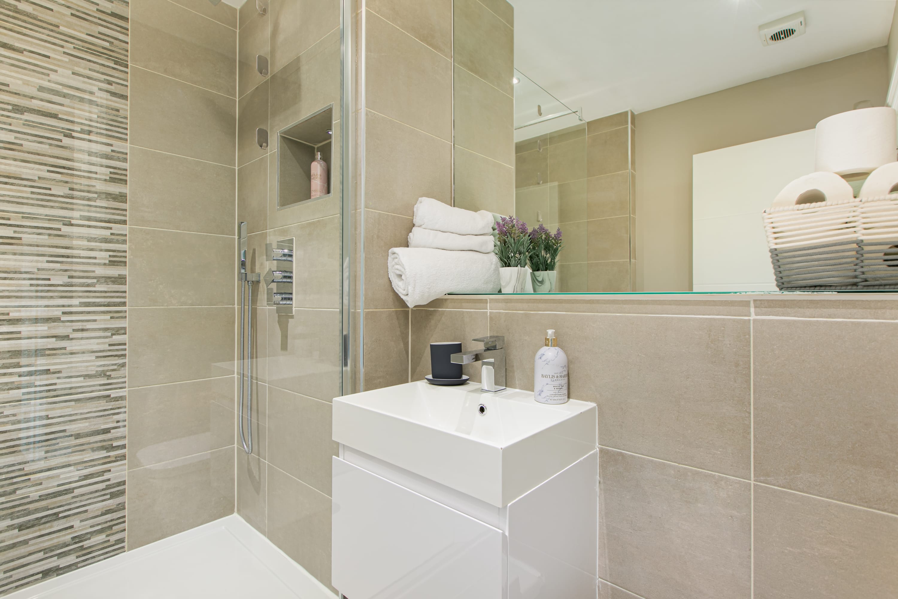 Chic Brighton Stay | Steps to Lanes, Beach & Pier in Bartholomew Road BN1 1JS - Property image 4 - VivreStays