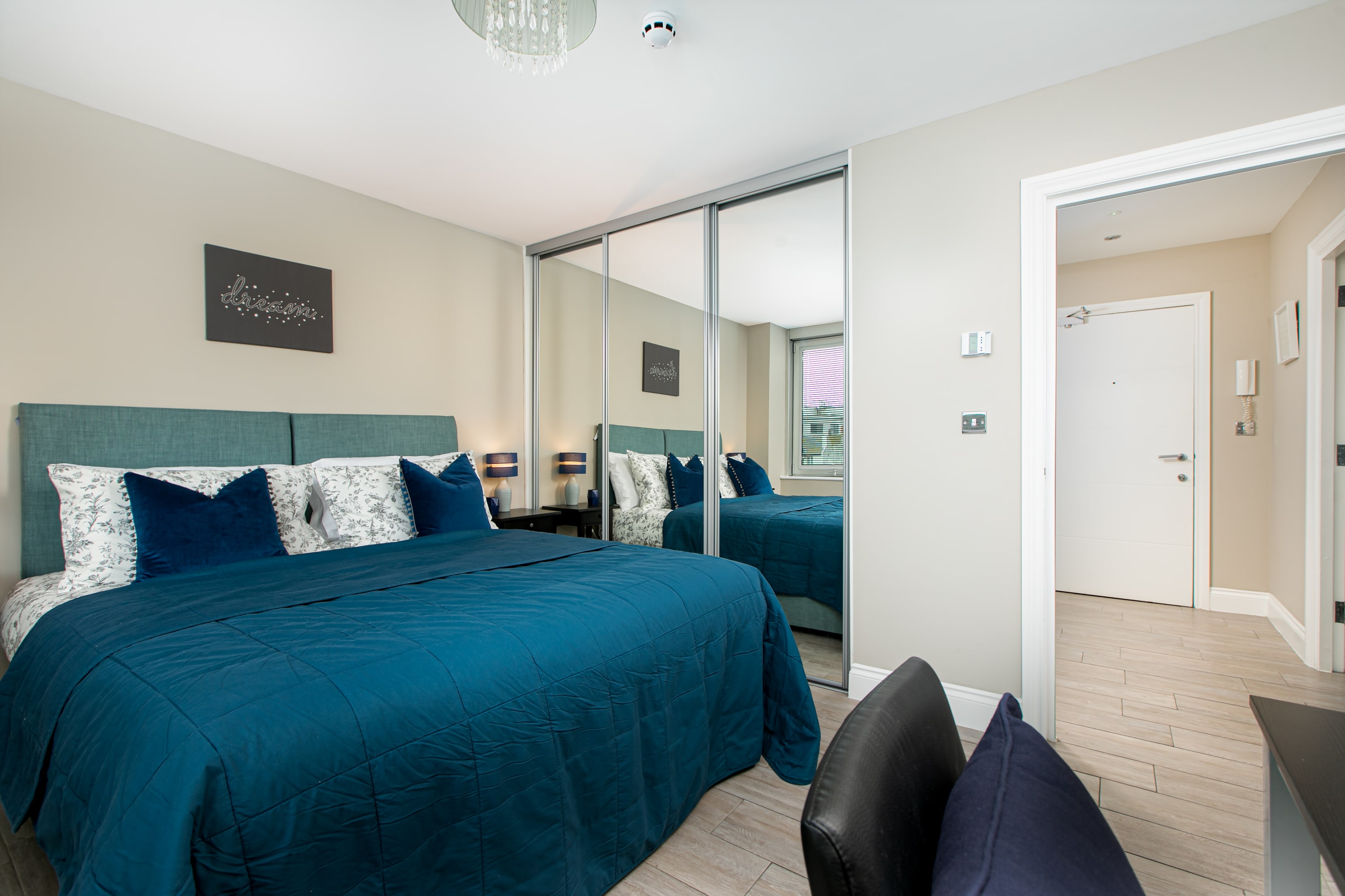 Brighton Lanes Hideaway | Walk to Beach & Shops in Bartholomew Road BN1 1JS - Property image 8 - VivreStays