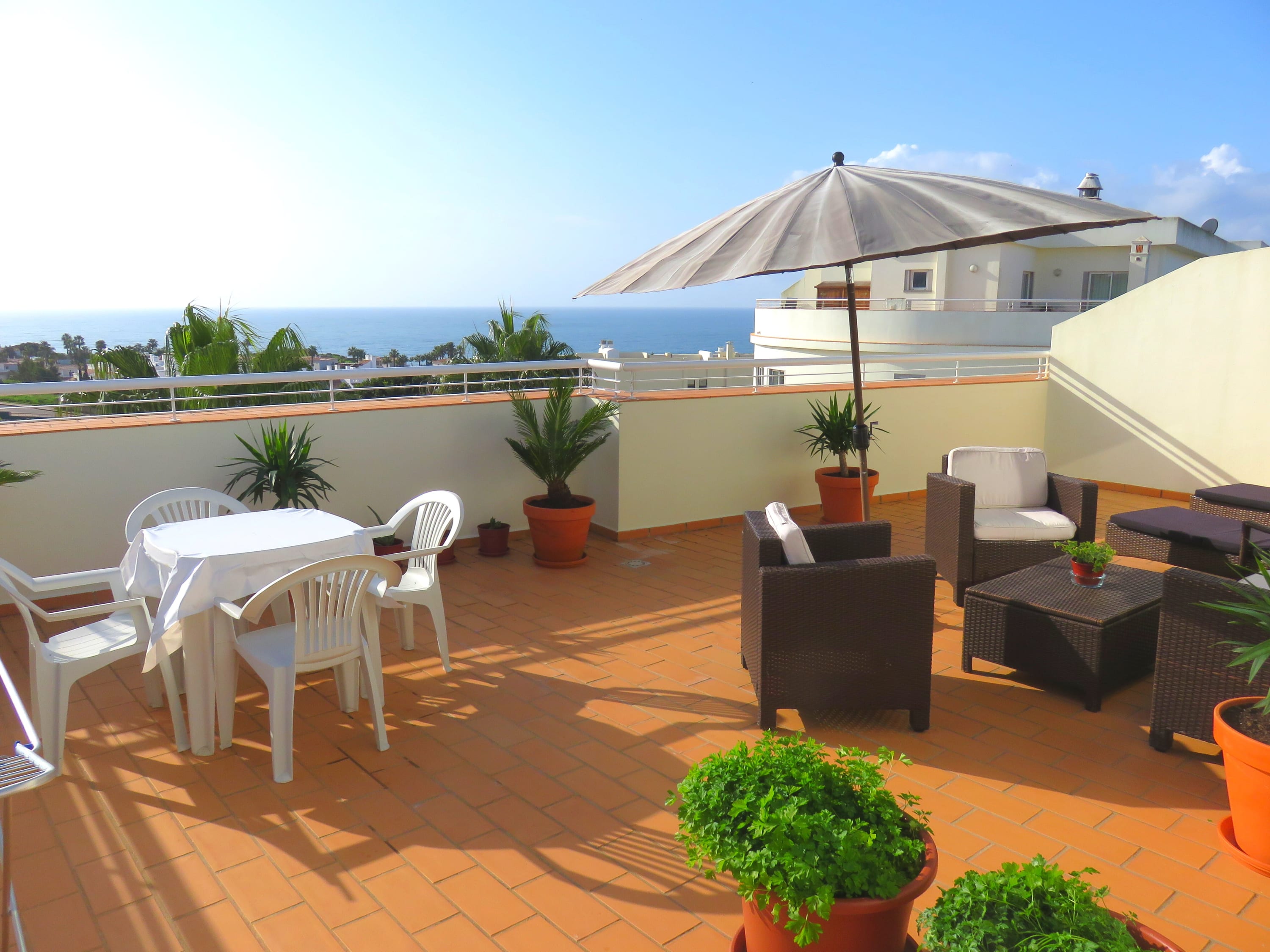 Top Floor Apartment with Large Terrace and Sea Views - RS27