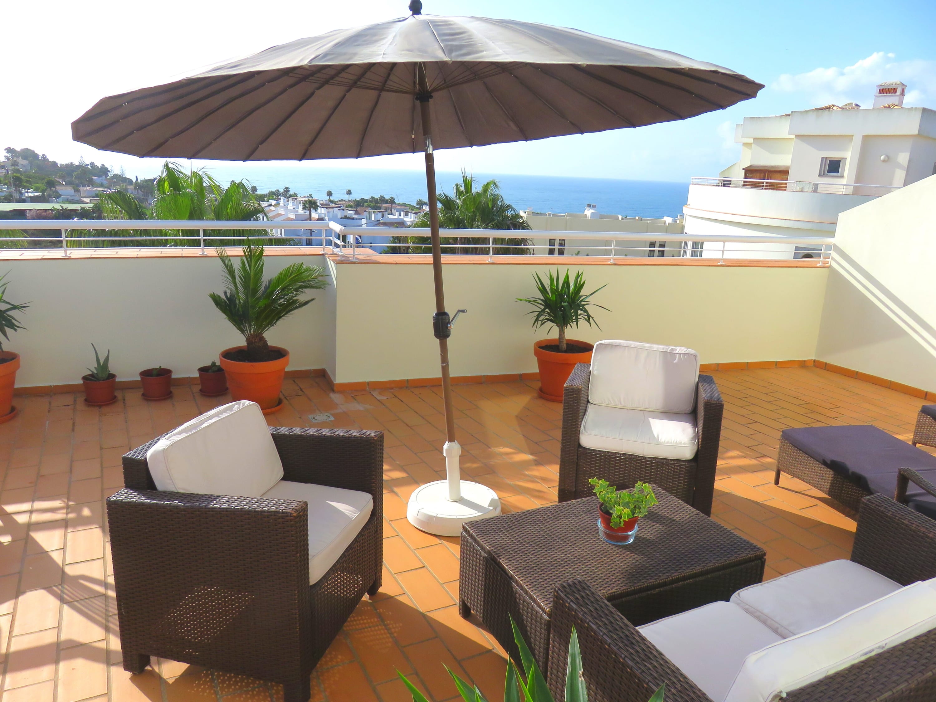 Top Floor Apartment with Large Terrace and Sea Views - RS27 - Foto 1