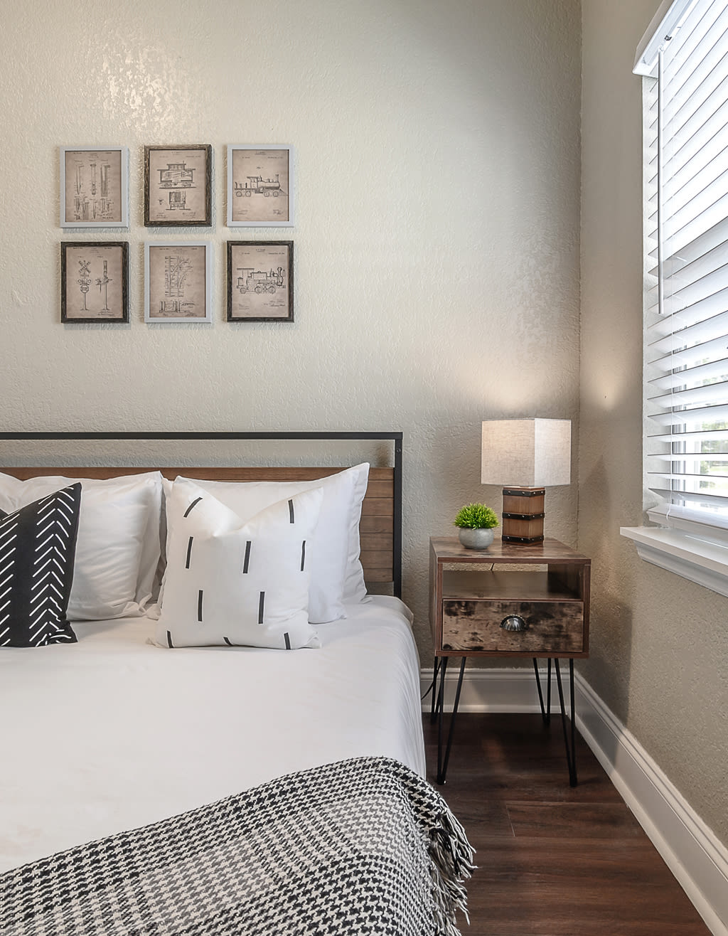 "The Railyard Flat" - 1BR Apt|Fire Pit|Grill — Tampa, FL — vacation rental