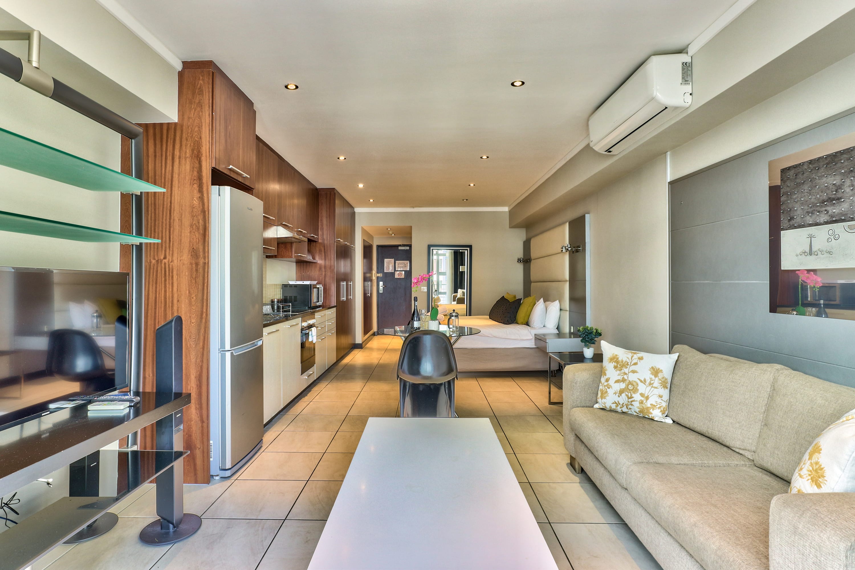 Studio close to V&A w Pool, Parking, Gym, Fast WIFI Ideal for Corporate Travelers - Foto 1