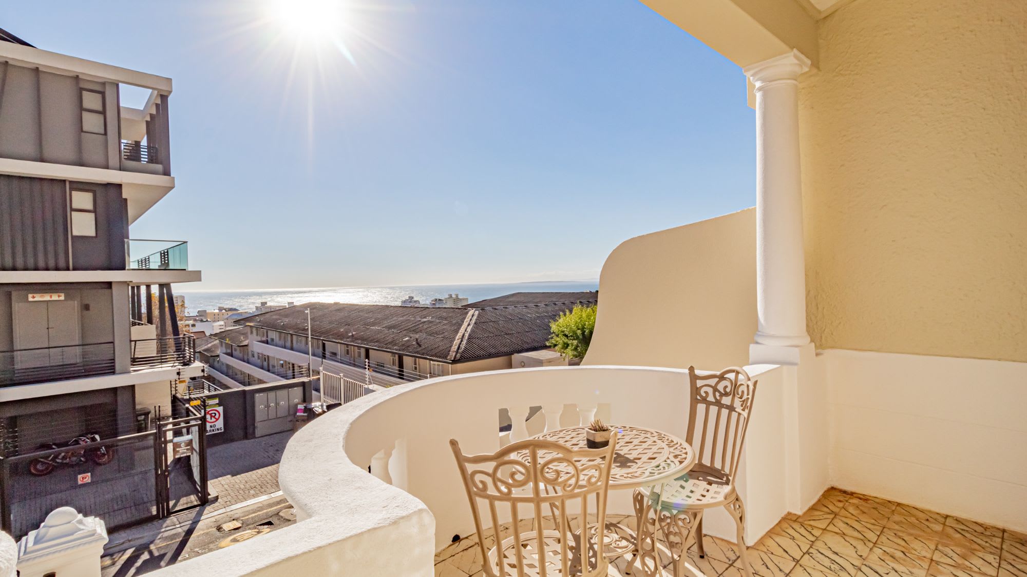 Lovely Holiday Home w Private Courtyard Six Selbourne
