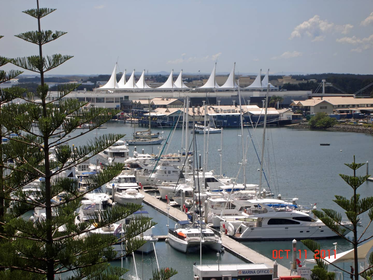 Main Beach Waterfront Apartment - Photo 1