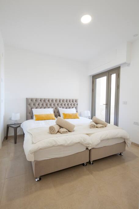 Stunning 2 bdm apt, Haneviim Court photo 9