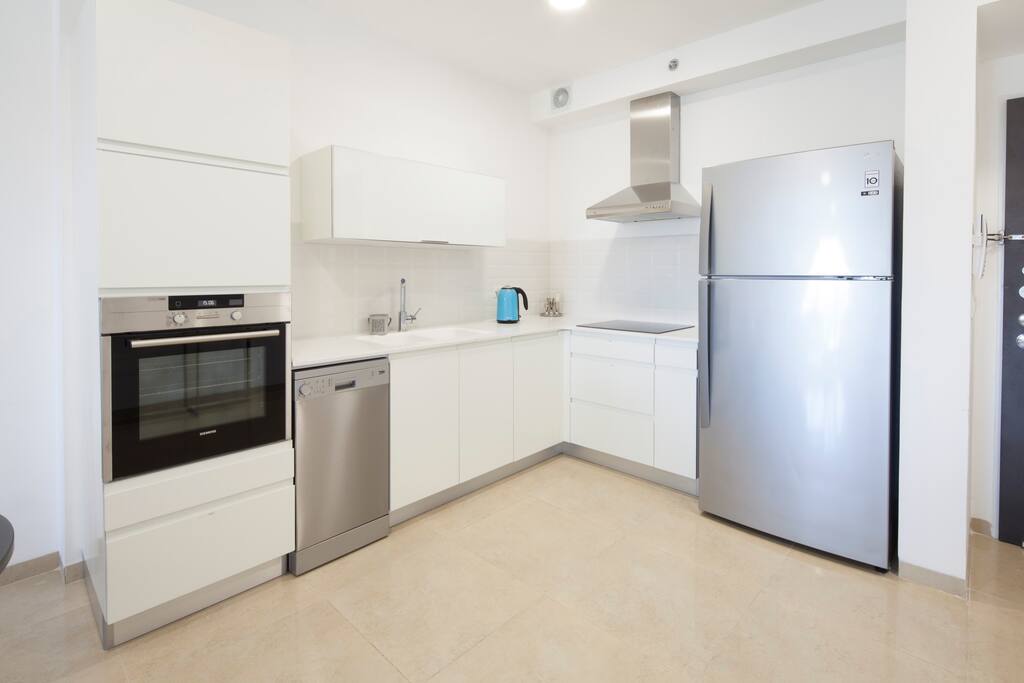 Stunning 2 bdm apt, Haneviim Court photo 42