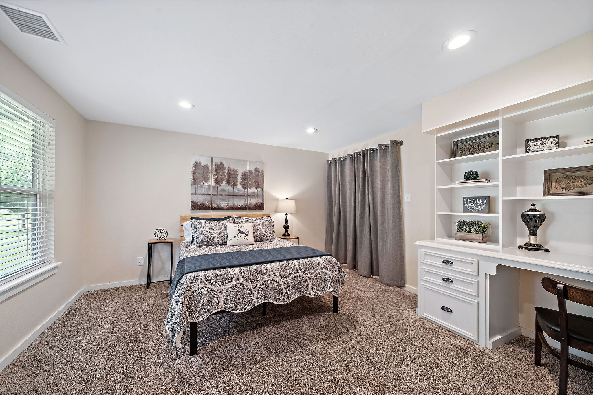 Riverfront Retreat w/ Decks & Views - Foto 15