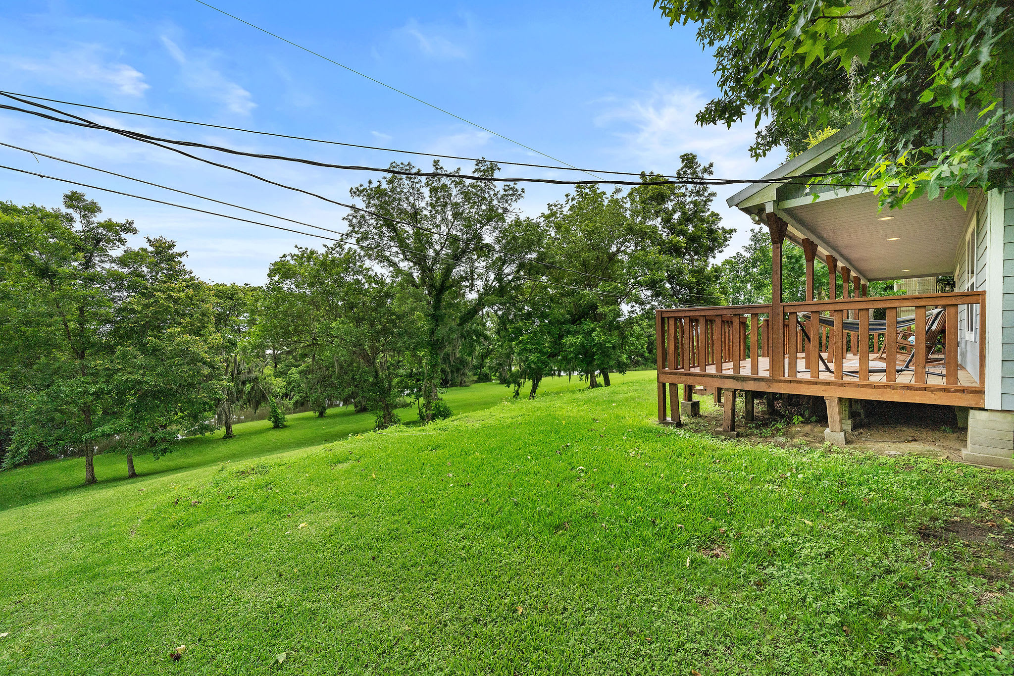 Riverfront Retreat w/ Decks & Views - Foto 26