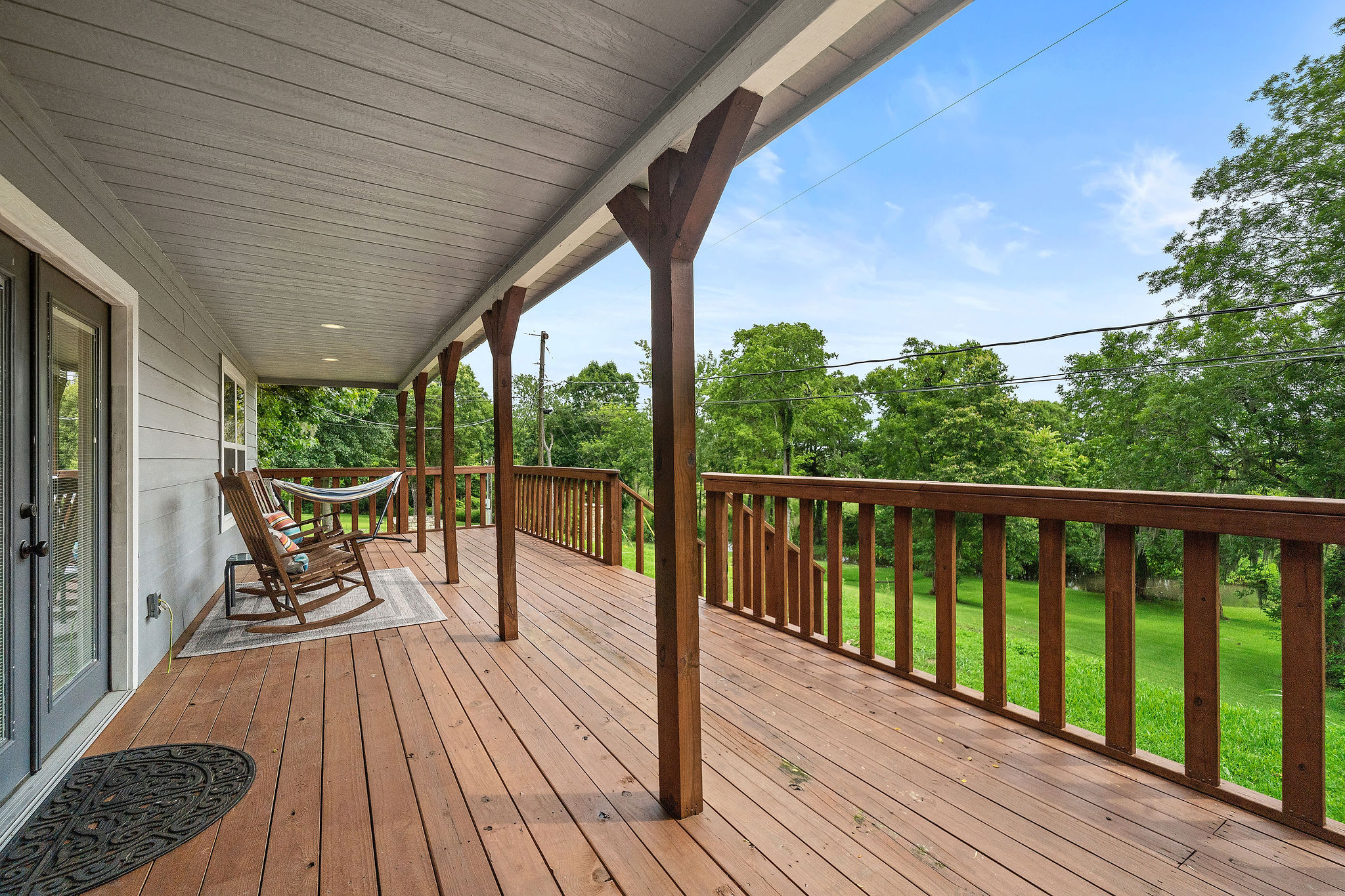 Riverfront Retreat w/ Decks & Views - Foto 21