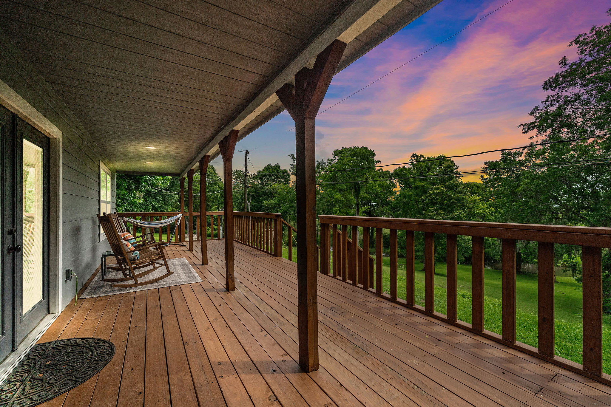 Riverfront Retreat w/ Decks & Views - Foto 8