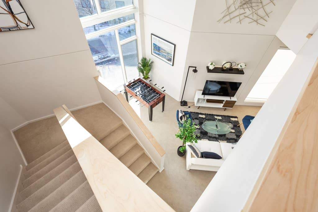 Skyline Views And Full Kitchen - Luxurious Cozy Penthouse Retreat - Indianapolis, IN