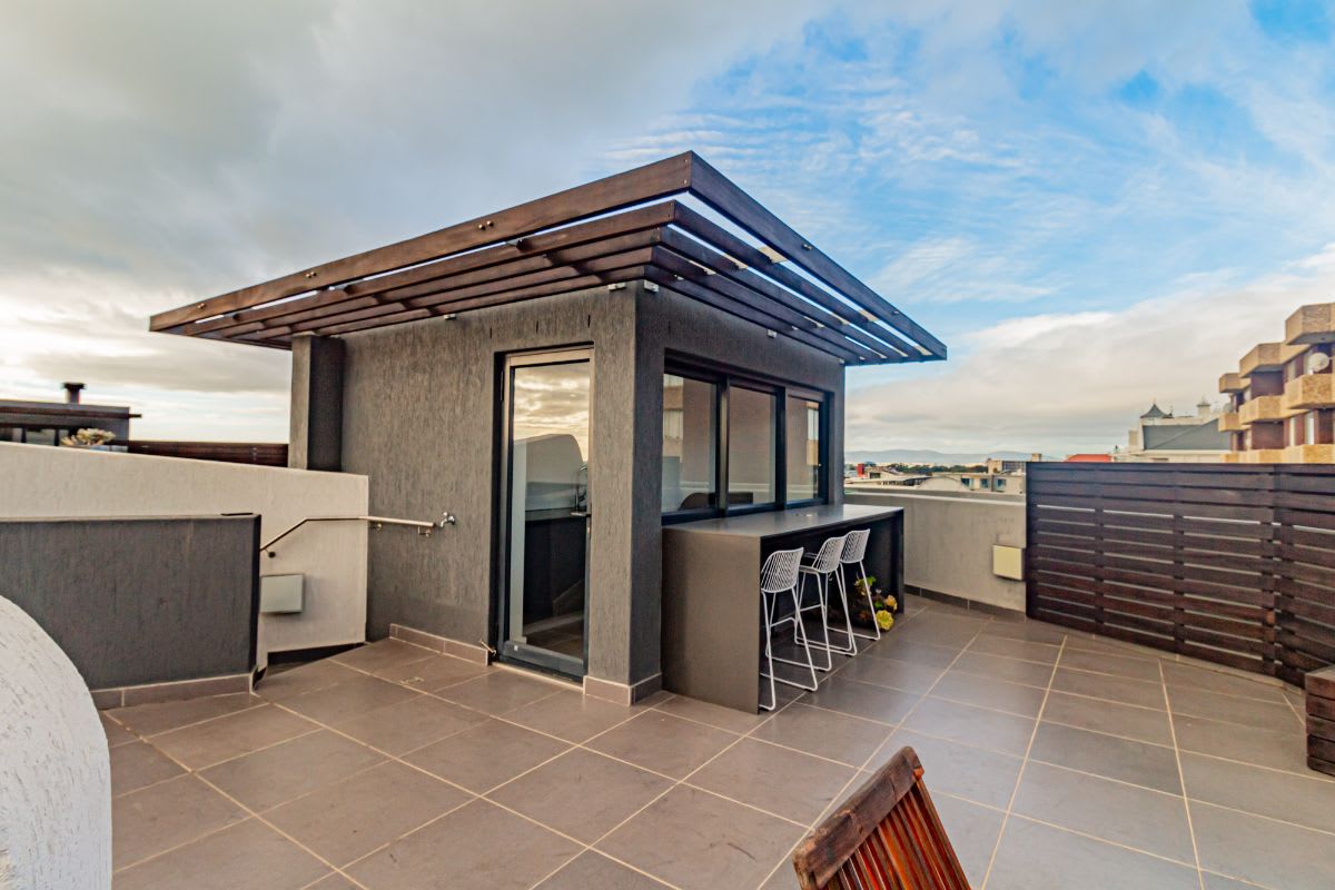 Modern Sea Point Apartment w Rooftop Deck 9 on S