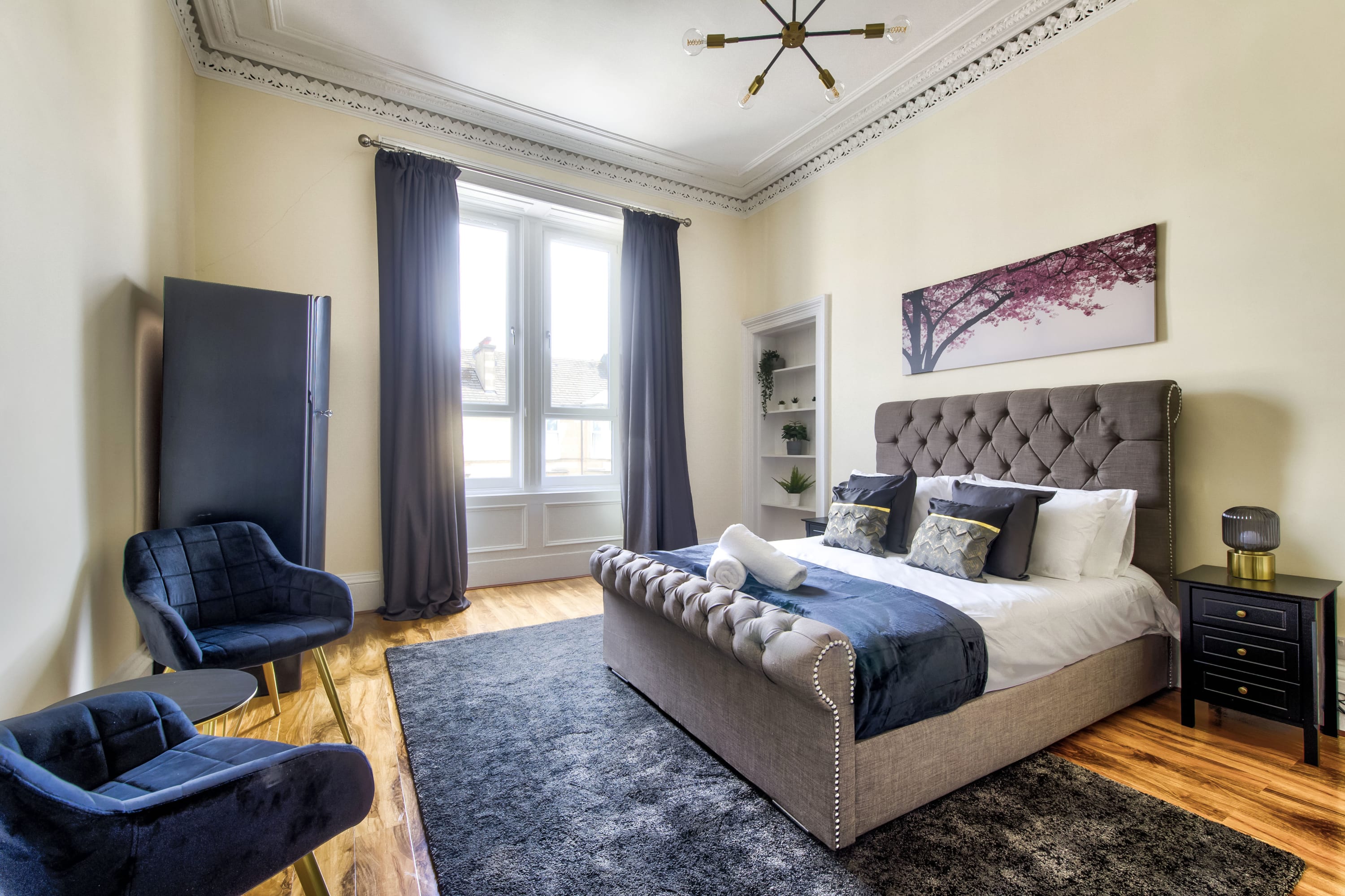 Stunning 5 bedroom apt, close to city centre, SEC, Hydro and motorway