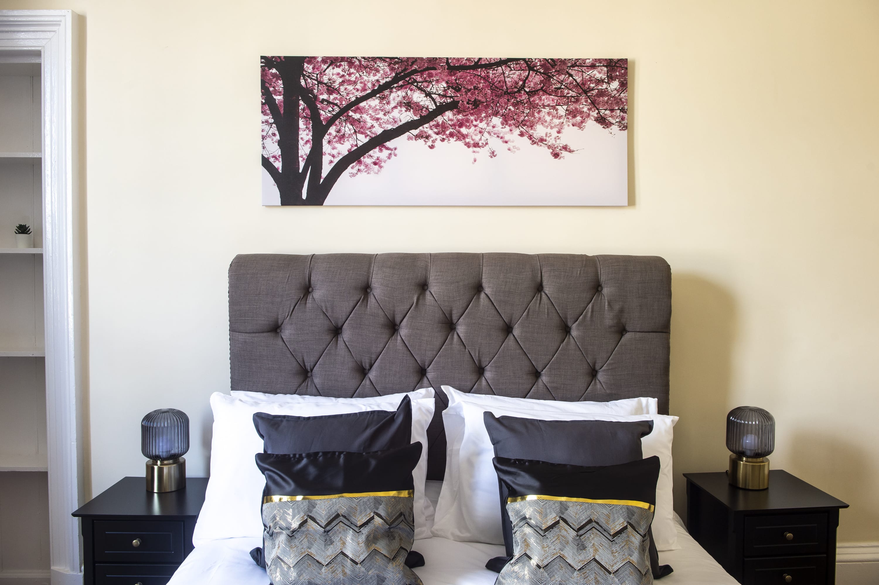 Stunning 5 bedroom apt, close to city centre, SEC, Hydro and motorway