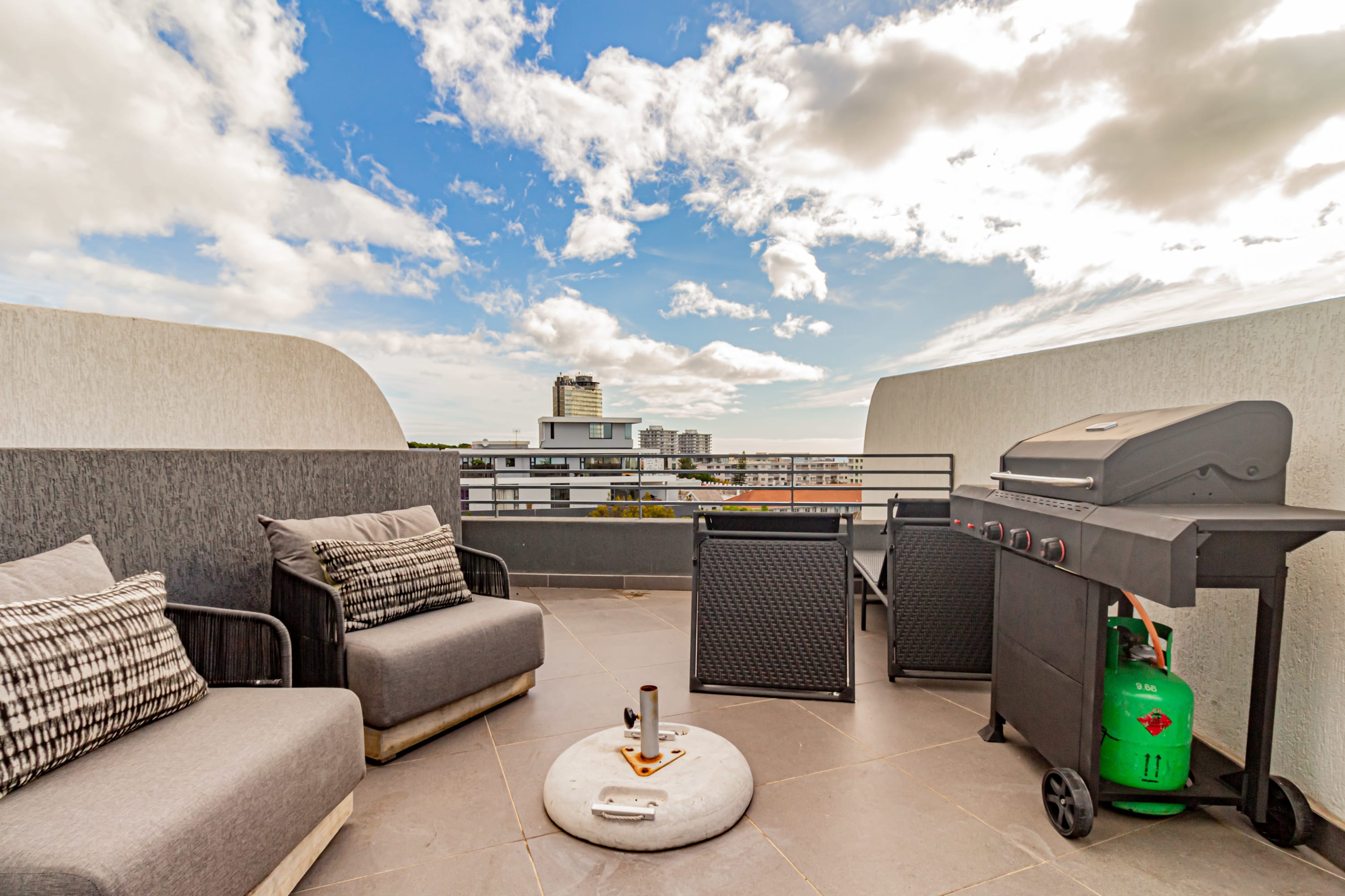 Modern Apartment w Rooftop Deck Scholtz Penthouse 6