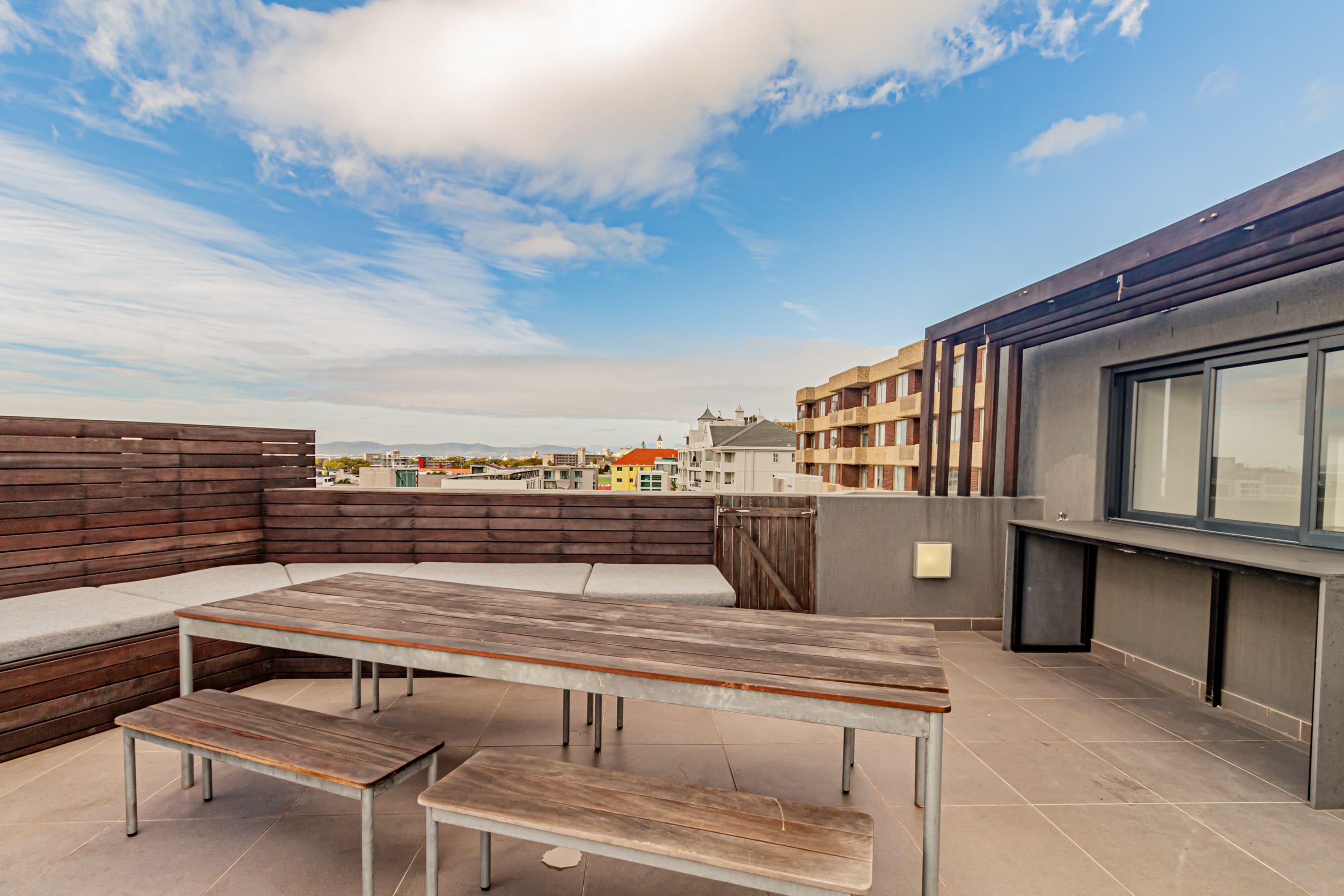 Modern Apartment w Rooftop Deck Scholtz Penthouse | Photo 3